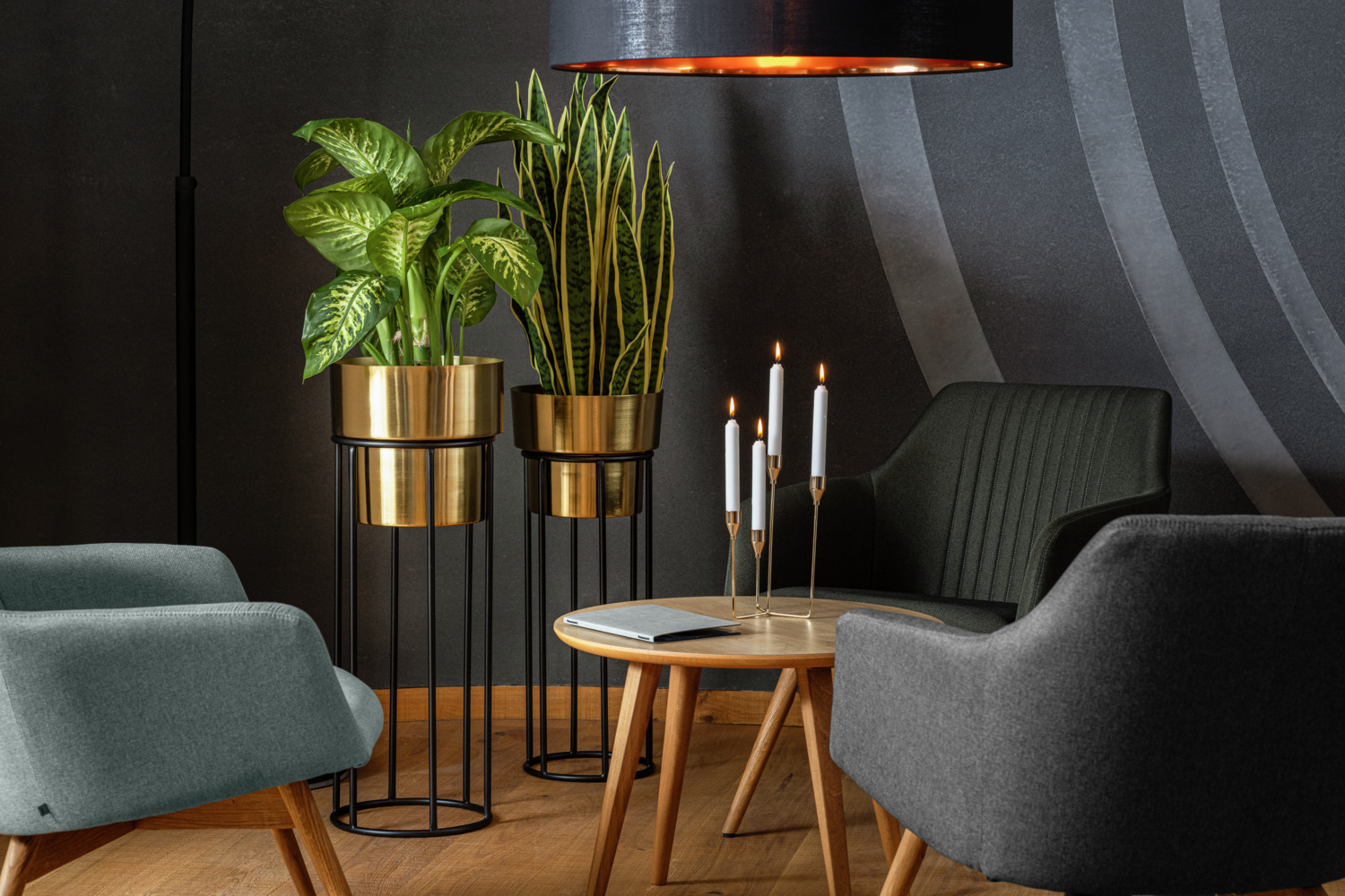 Suport pentru lumânări LUSINI Vega Arvo din metal, culoare auriu, design minimalist cu 4 brațe de înălțimi diferite, 16 x 16 x 25 cm