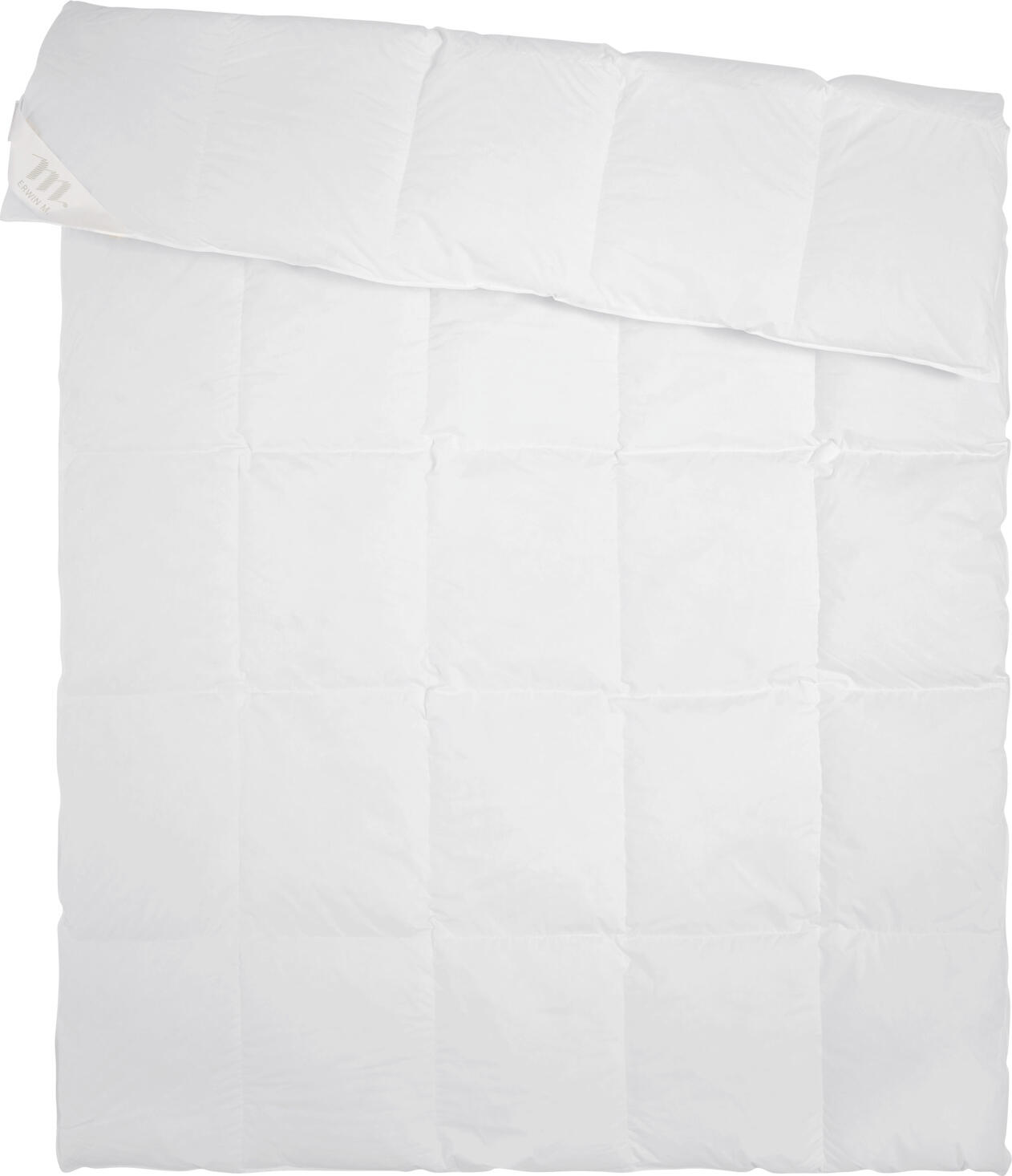 ERWIN M. LUSINI Solutions GmbH Summer duvet Hypno Sommer-Bettdecke Hypno Summer duvet Hypno; 155x220 cm (WxL); white Sommer-Bettdecke Hypno; 155x220 cm (BxL); weiß Filling: 100% white new duck down, class 1. Cover: 100% cotton (fine twill with satin piping). Comfortable duvet. Cover soft and skin-friendly. No slipping of the filling due to 2 cm high bars. Best sleeping comfort in all seasons. Downpass seal. Nomite mite and down proof ticking. Cigarette glow test passed according to EN ISO 12952-1. Füllung: 100 % weiße neue Entendaunen, Klasse 1. Bezug: 100 % Baumwolle (Feinköper mit Satinbiese). Komfortable Einziehdecke. Bezug weich und hautsympathisch. Kein Verrutschen des Füllguts durch 2 cm hohe Stege. Bester Schlafkomfort zu allen Jahreszeiten. Downpass-Siegel. Nomite milben- und daunendichtes Inlett. Zigarettenglühtest nach EN ISO 12952-1 bestanden.