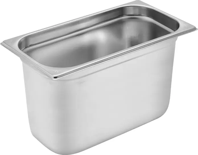 VEGA LUSINI Solutions GmbH GN container 1/3 Premium GN-Behälter 1/3 Premium GN container 1/3 Premium; GN 1/3, 6.5 l, 32.5x17.6x20 cm (LxWxD); silver GN-Behälter 1/3 Premium; GN 1/3, 6.5 l, 32.5x17.6x20 cm (LxBxT); silber GN container 1/3 made of chrome-nickel stainless steel 18/10, without drop handles. Material thickness: 0.8 mm. With stacking cams: easy disassembly of stacked GN containers. Reinforced corners and edges. Robust and easy to clean. Dishwasher safe. Stackable. Available in different sizes. From time to time it is recommended to clean with vinegar or lemon cleaner to keep the shine of the containers. GN-Behälter 1/3 aus Chrom-Nickel-Edelstahl 18/10, rostfrei, ohne Fallgriff. Materialstärke: 0,8 mm. Mit Stapelnocken: einfaches Auseinandernehmen gestapelter Gastronorm-Behälter. Spülmaschinengeeignet. Von Zeit zu Zeit empfiehlt sich die Reinigung mit Essig- oder Zitronenreiniger um den Glanz der Behälter zu erhalten.