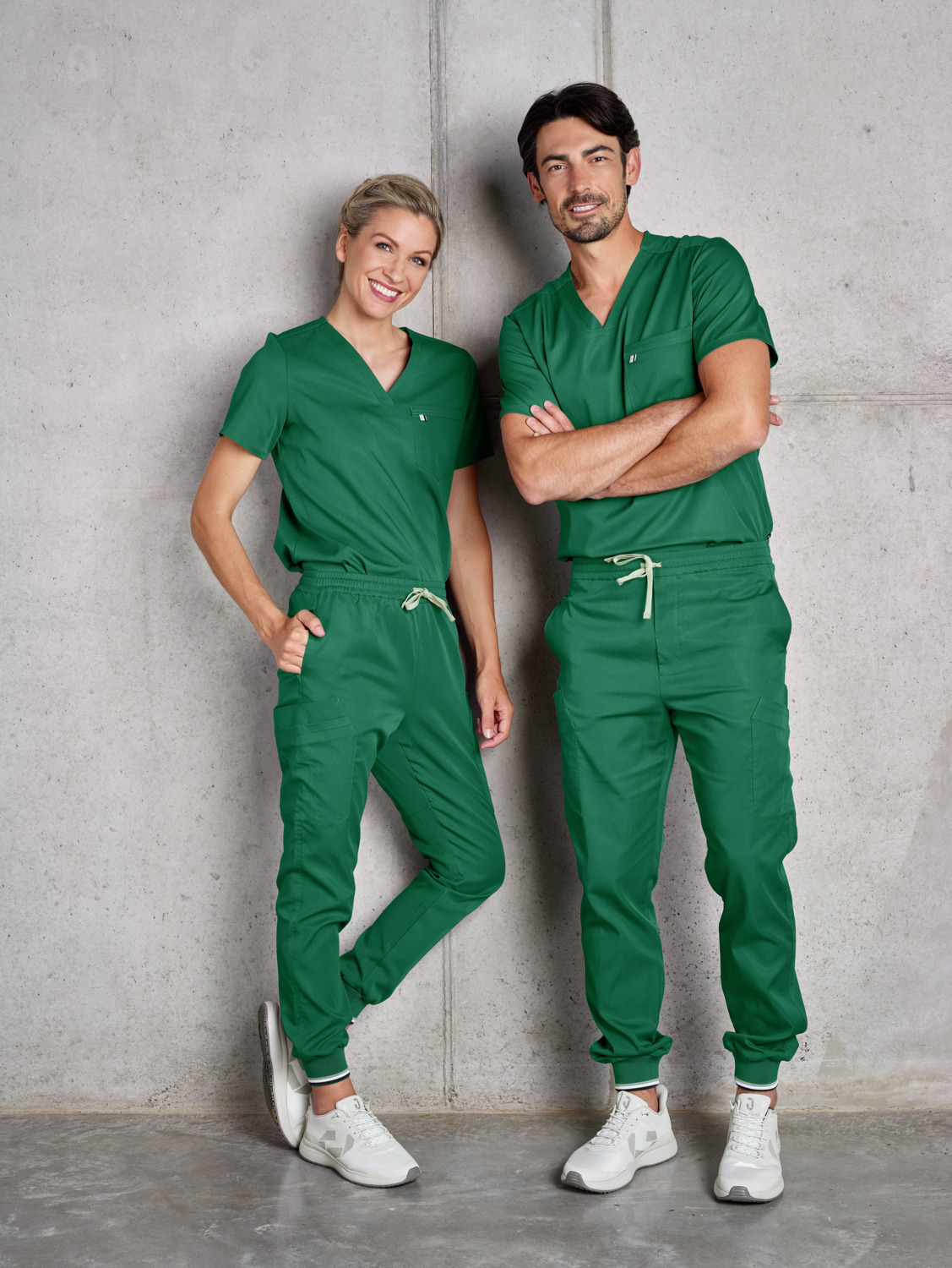 Tunică Medicală Feminină Jobeline Aversa, Bluza cu Guler V si Maneca Scurta, Material Lyocell Tencel si Poliester, Respirabilă cu Stretch