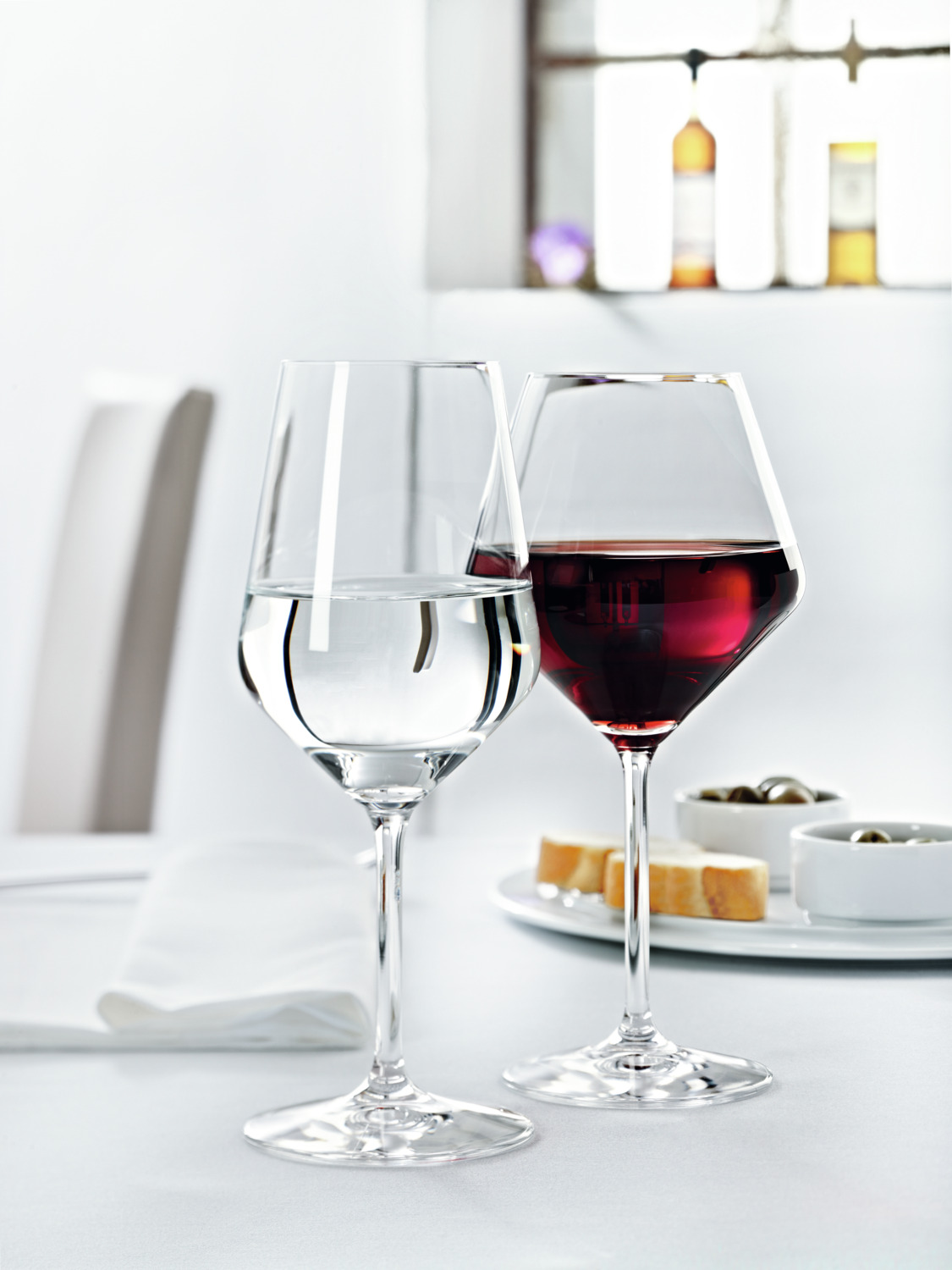 Set de 6 piese Pahare de vin rosu VEGA Vinzenza, 545ml Sticla de cristal, Inaltime 22cm, Rezistente la masina de spalat vase, Design modern