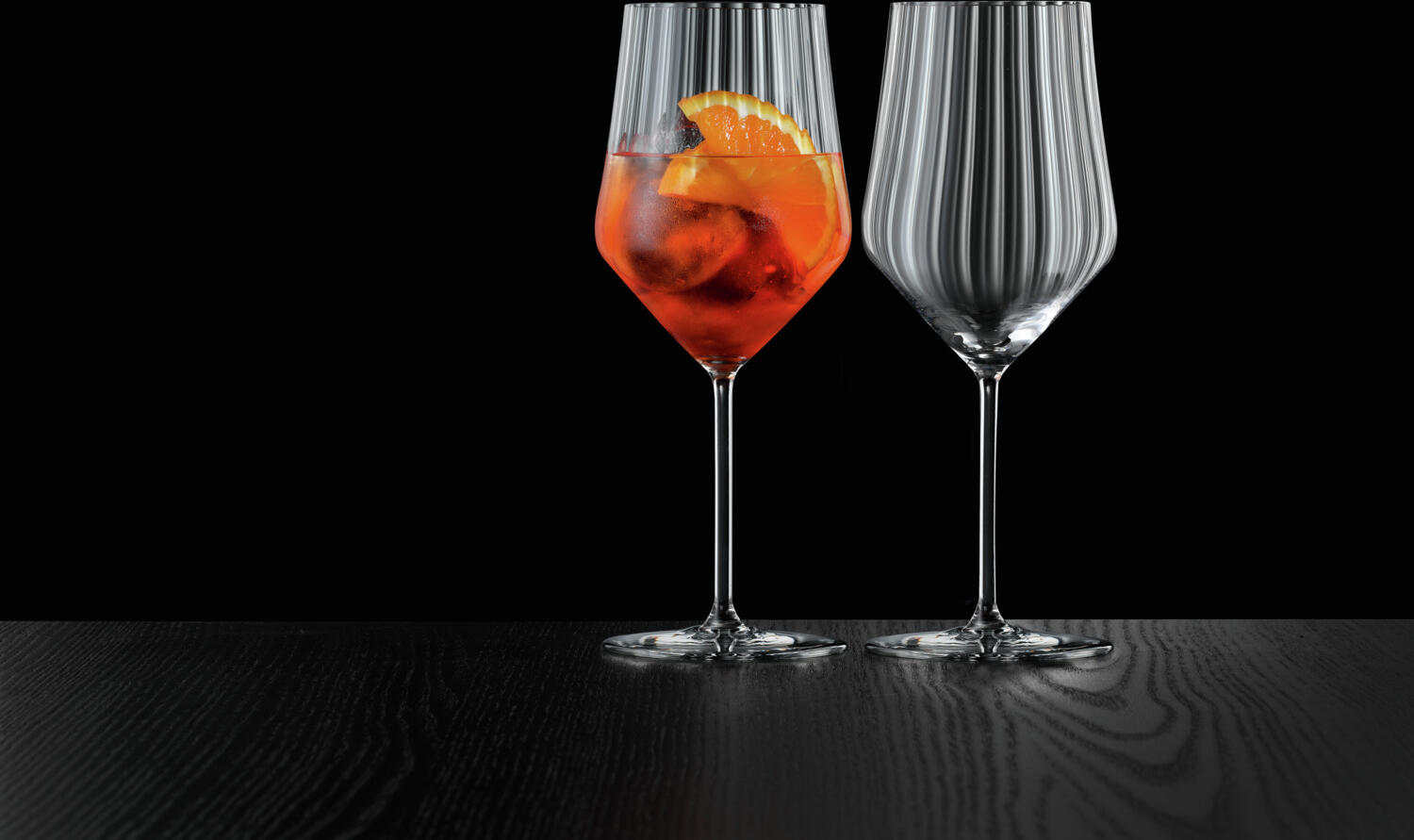 Pahare pentru Spritz Spiegelau Aperitivo, 640 ml, Sticla Transparenta, Pahare cu Picioare si Relieful Ribbed, Rezistente la Masina de Spalat Vase, Set de 12 piese