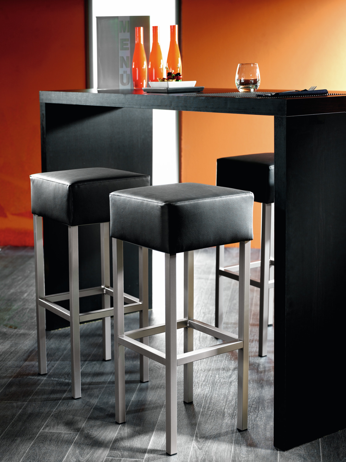 Set de 2 scaune de bar PULSIVA Cuba, scaun cu inima din piele ecologica neagra, cadru din otel vopsit electrostatic argintiu, 32x32x81 cm