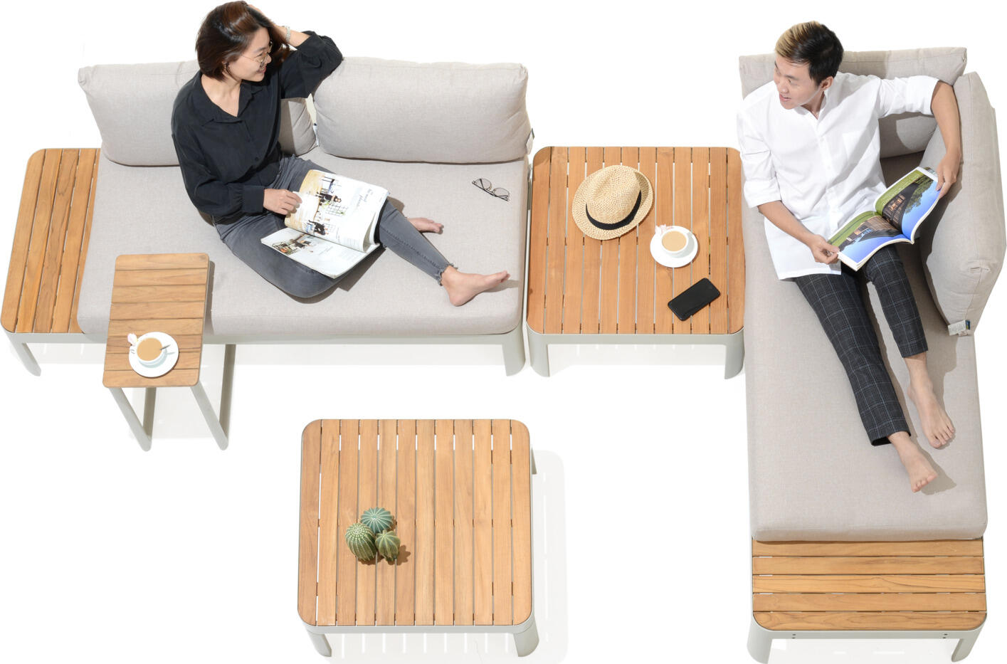 Masa laterala exterioara VEGA Amalfia, blat din lemn de teak netrat certificat FSC, cadru din aluminiu vopsit electrostatic gri deschis, 72x72x33 cm