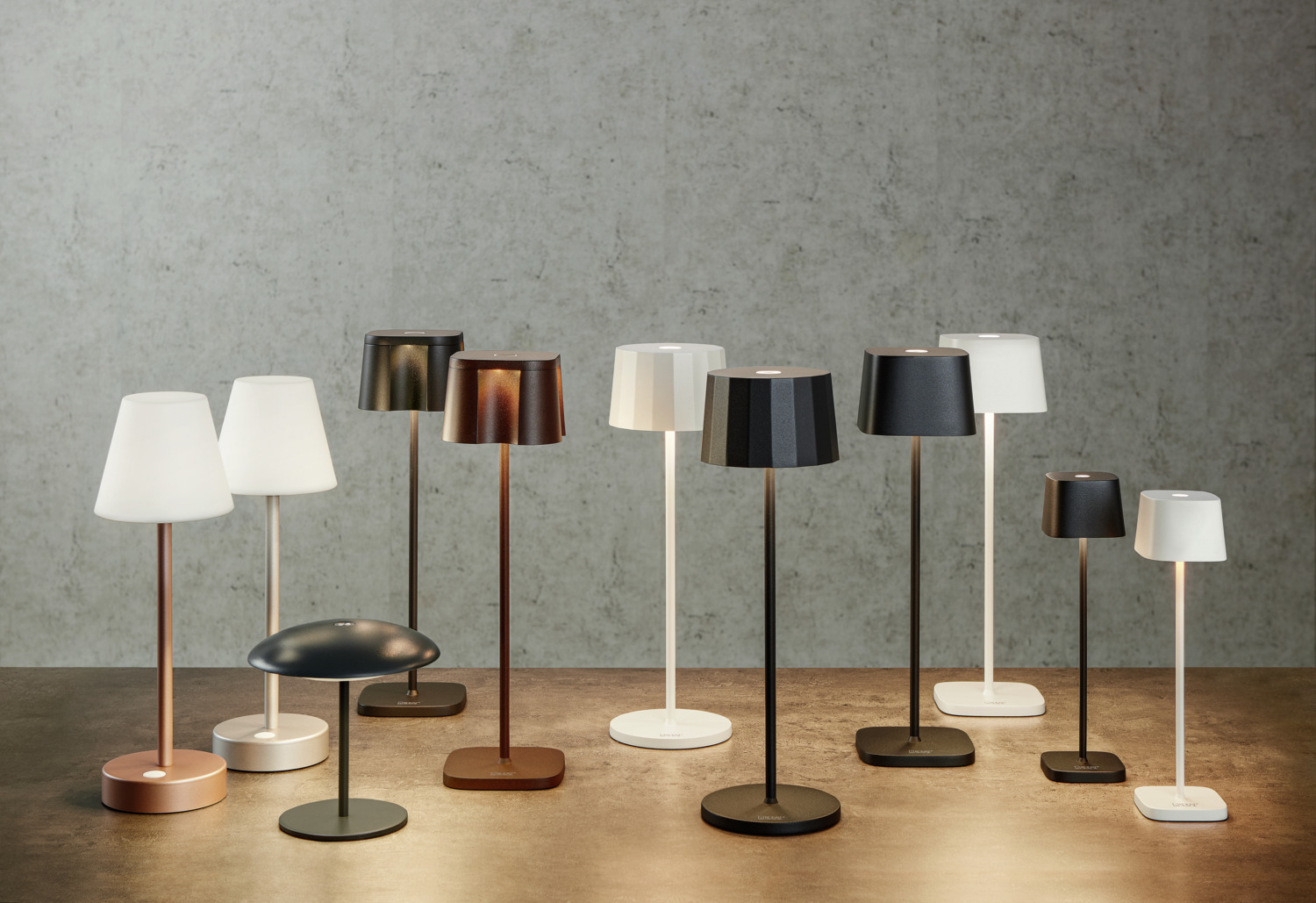 Lampa de masa Newgarden Lola Slim 30, LED cu baterie reincarcabila, Dimabila, Utilizare interior si exterior, Plastic, 11cm x 32cm, Gri deschis