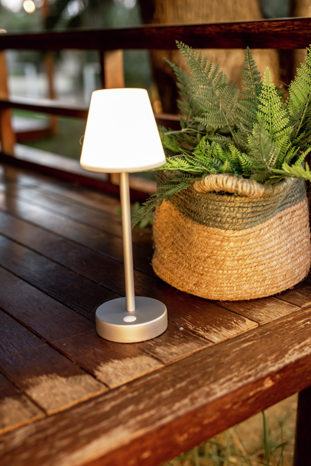 Lampa de masa Newgarden Lola Slim 30 cu baterie, Gold, iluminare dimabila din polietilena pentru interior si exterior, protectie UV, 11cm x 32cm, 260lm