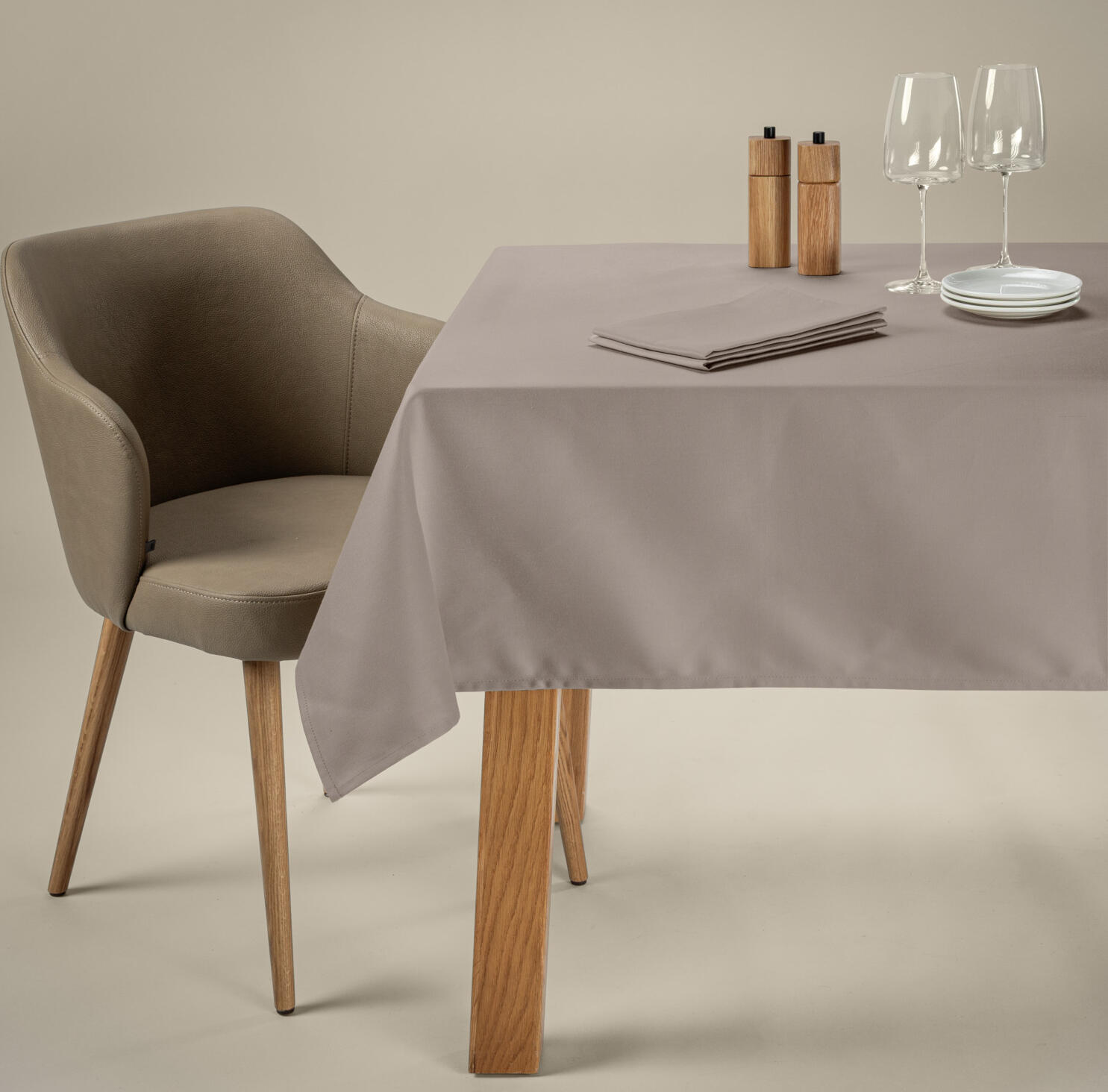 Fata de Masa Patrata Erwin M. Lusini Vivienne, 80 x 80 cm, Taupe, din Bumbac si Poliester Tesut Satinat, Certificare OEKO-TEX Standard 100