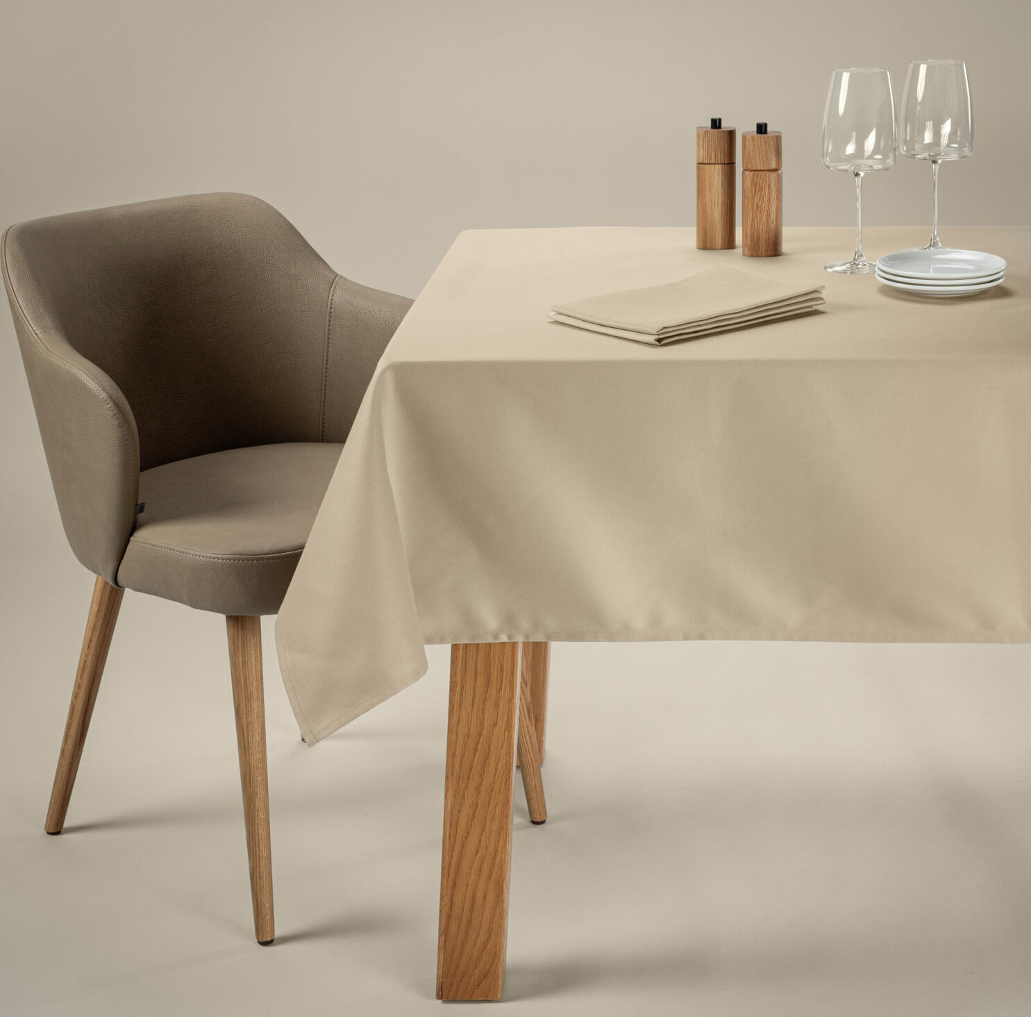 ERWIN M. LUSINI Vivienne Rectangular Tablecloth, 130 x 170 cm, Cotton-Polyester Satin Weave, OEKO-TEX Standard 100, Sand