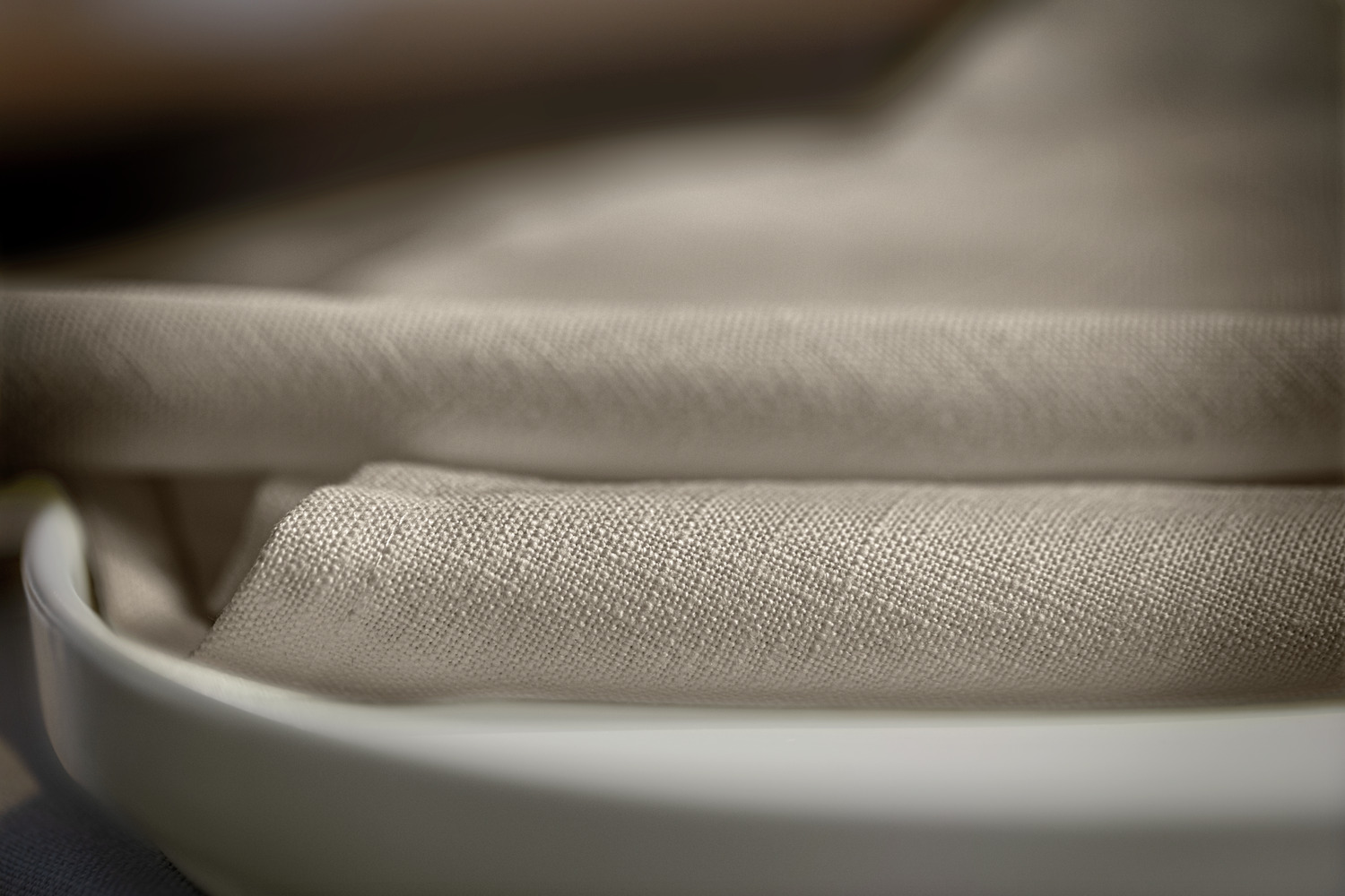 ERWIN M. LUSINI Yardware Ledana Table Runner Fabric by the Metre, 320 cm Width, Polyester Linen Blend, Textured Sand, OEKO-TEX Standard 100