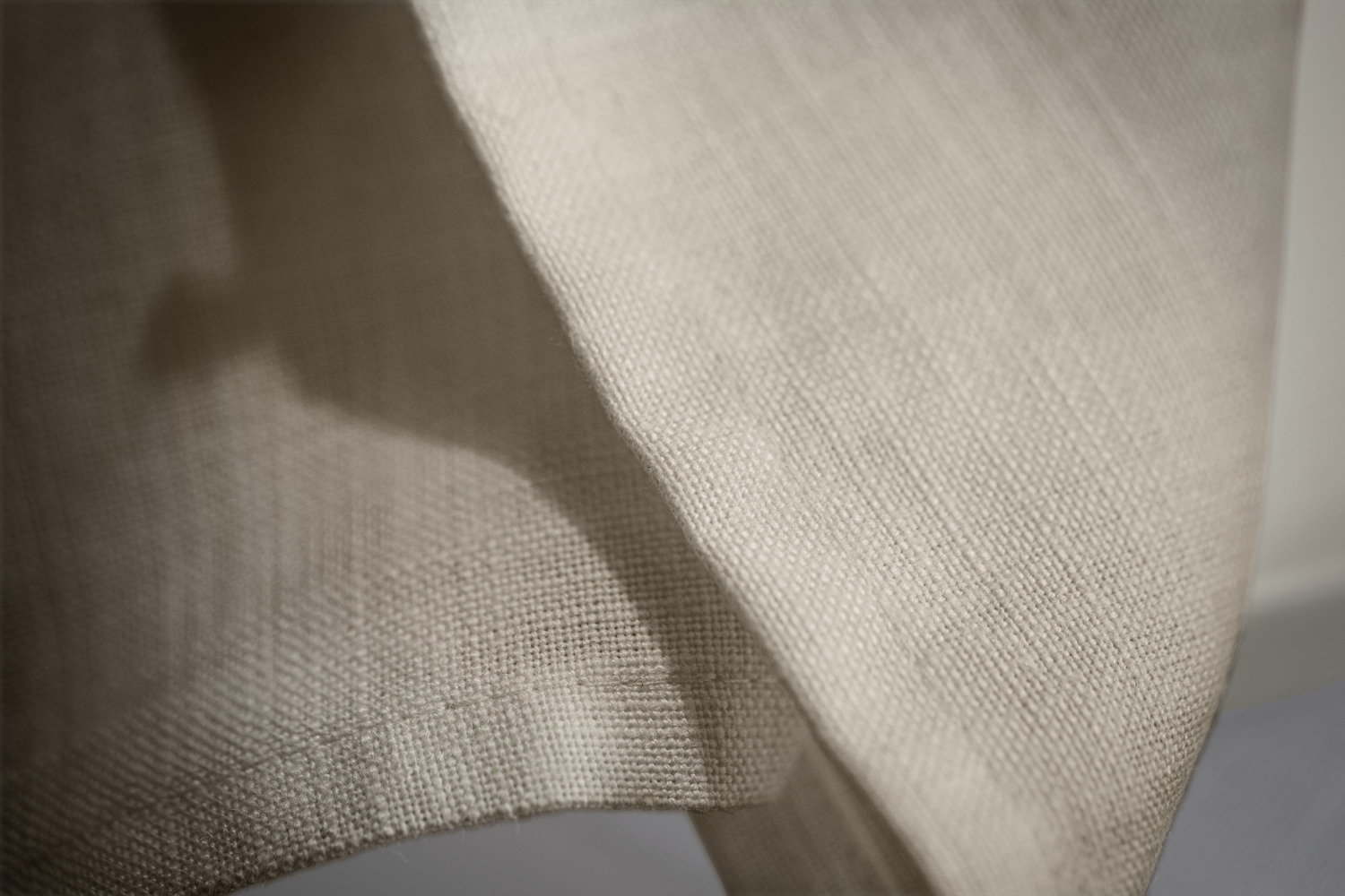 ERWIN M. LUSINI Yardware Ledana Table Runner Fabric by the Metre, 320 cm Width, Polyester Linen Blend, Textured Sand, OEKO-TEX Standard 100