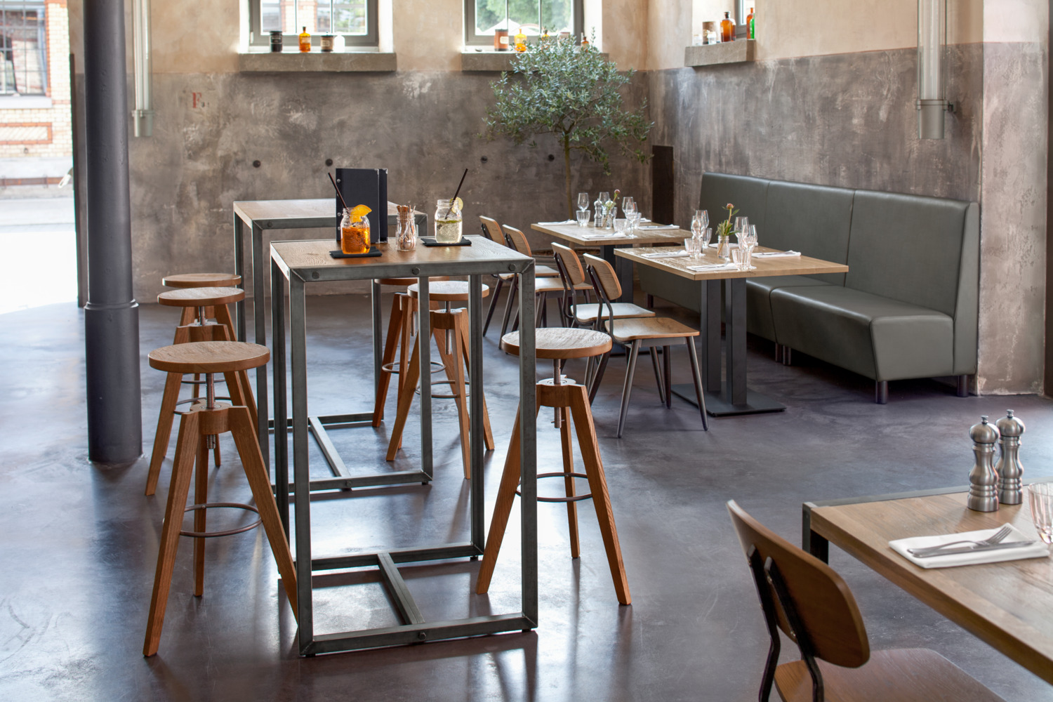 VEGA Torres Rectangular Bar Table, Solid Oak Wood Top, Grey Painted Steel Frame, Industrial Vintage Style, 120 x 70 x 110 cm