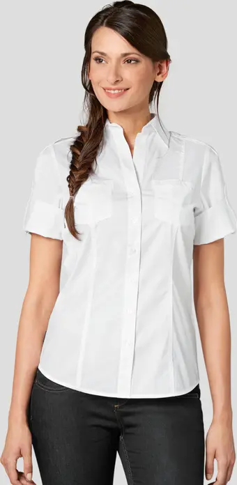 JOBELINE LUSINI Solutions GmbH Women's blouse Kate half sleeve Damenbluse Kate Halbarm Women's blouse Kate half sleeve; Size 46; white Damenbluse Kate Halbarm; Kleidergröße 46; weiß 98 % cotton, 2 % spandex. 40 °C wash. Sporty, short-sleeved women's blouse with button placket and V-neck, classic collar, and a wide turned-up cuff with bar and button. With extra long back length and rounded hem. Waisted cut. Back length: 64 cm for size 36. 98 % Baumwolle, 2 % Elasthan. 40°-Wäsche. Sportive, kurzärmlige Damenbluse mit Knopfleiste und V-Ausschnitt, klassischem Kragen, sowie einem breiten aufgeschlagenem Ärmelbündchen mit Riegel und Knopf. Mit extra langer Rückenlänge und abgerundetem Saum. Tailliert geschnitten. Rückenlänge: 64 cm bei Gr. 36