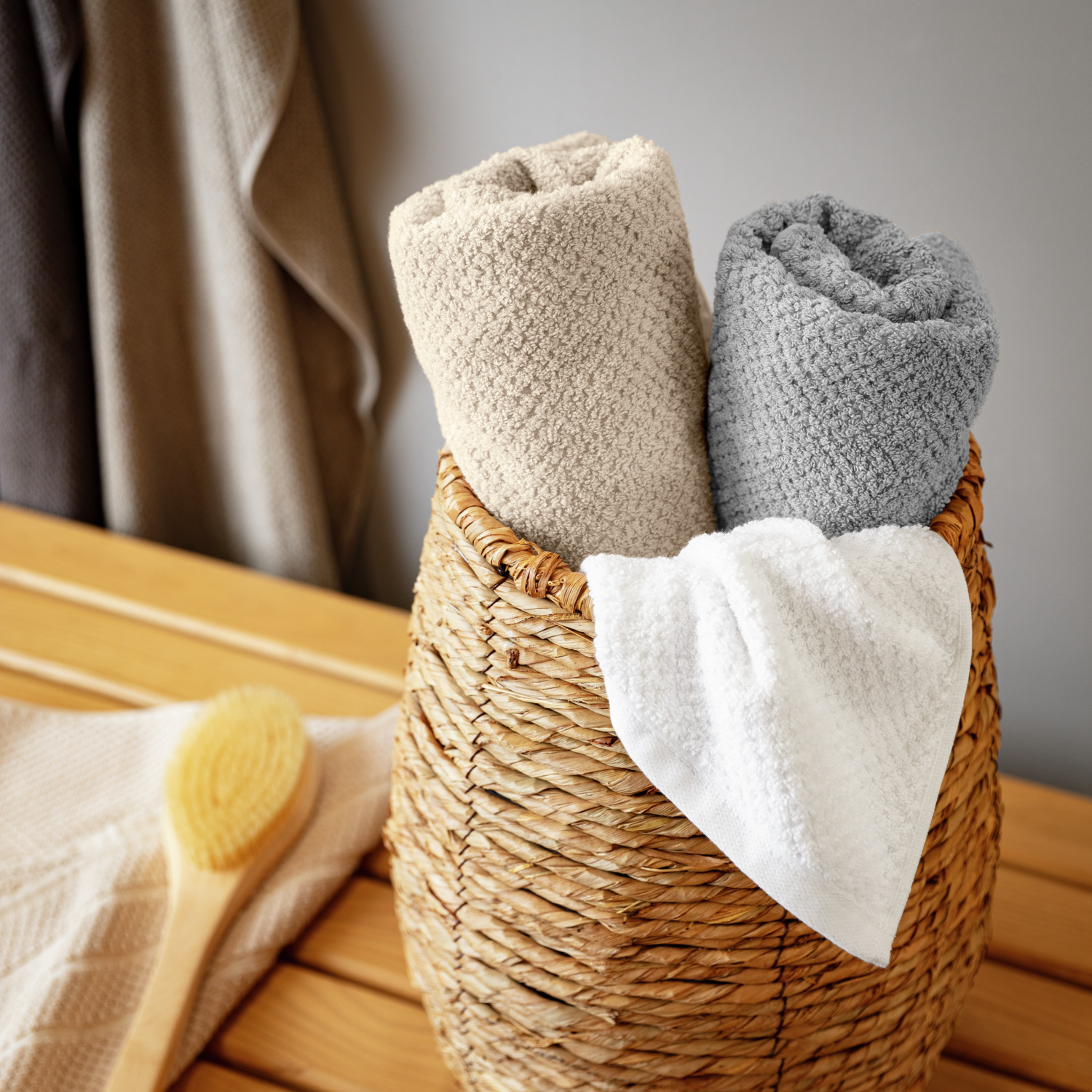ERWIN M. LUSINI Tavira Shower Towel, 100% Cotton, 70 x 140 cm, Light-Grey, Waffle Texture, Super-Absorbent, OEKO-TEX Standard 100