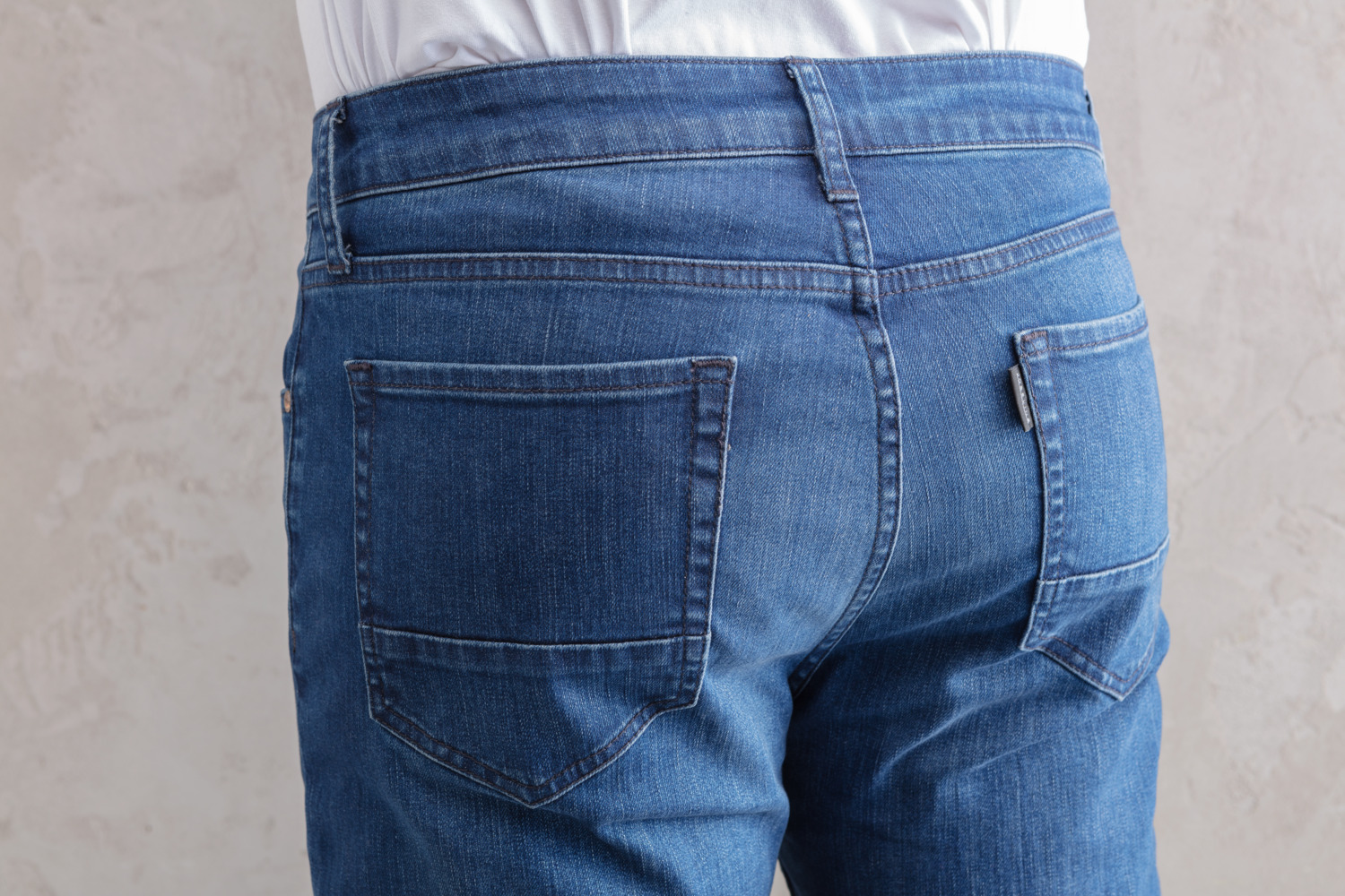 Blugi Jobeline Jaden pentru barbati, croiala dreapta moderna, denim cu cinci buzunare, 99% bumbac 1% spandex, material durabil si usor de intretinut