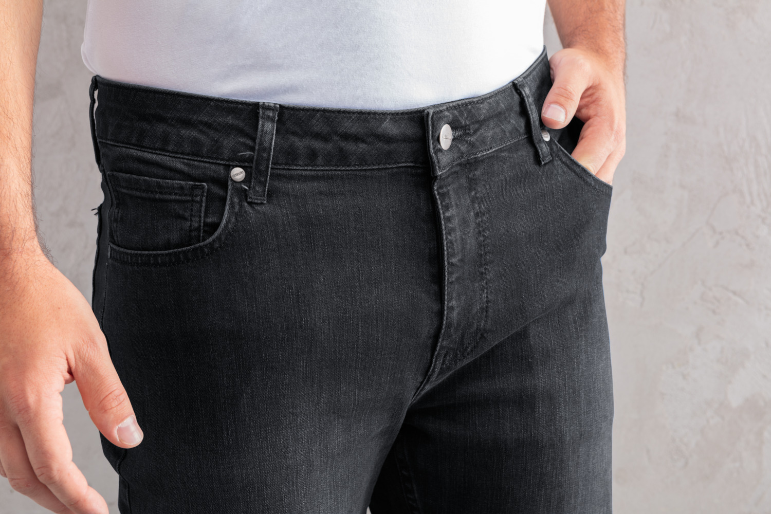 Blugi Jobeline Jaden pentru barbati, croiala dreapta moderna, 5 buzunare, denim 99% bumbac 1% spandex, material durabil si usor de intretinut