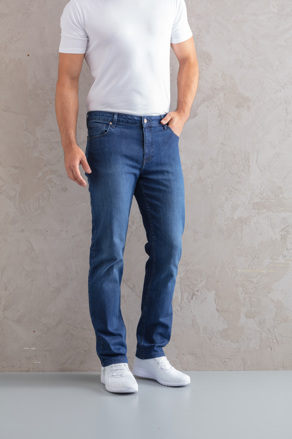 Jobeline Jaden Men's Straight Leg Jeans, Modern Cut Five-Pocket Denim, 99% Cotton 1% Spandex, Durable Low-Crease Easy Care Pants
