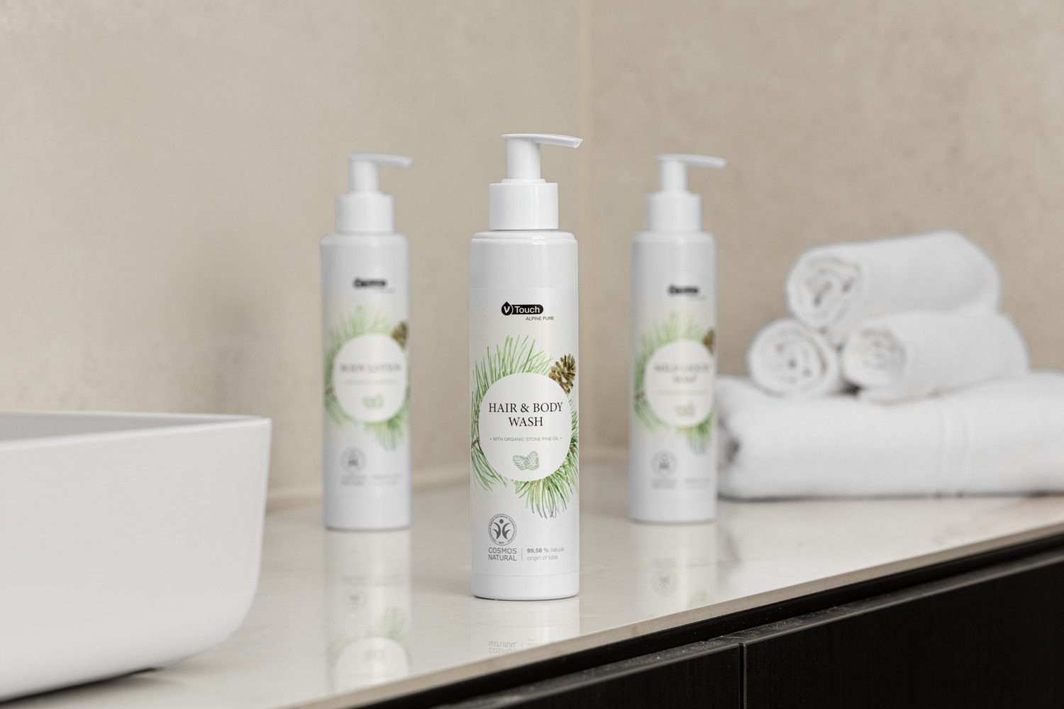 V-Touch Alpine Pure Gel de Dus si Sampon 2-in-1, 240 ml, cu Ulei Organic de Pin Cematic Elvetian, Certificat COSMOS NATURAL, pH Neutru, Pompa