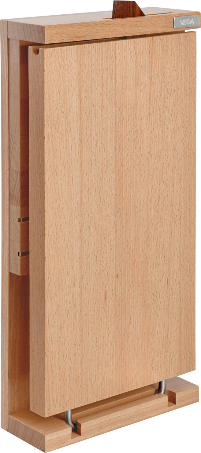 VEGA LUSINI Solutions GmbH Knife block Salvo with chopping board Messerblock Salvo mit Schneidebrett Knife block Salvo with chopping board; 20x7.5x47.5 cm (LxWxH); beech natural Messerblock Salvo mit Schneidebrett; 20x7.5x47.5 cm (LxBxH); buche natur Classic, magnetic beech wood knife holder for wall mounting, including an oiled beech wood cutting board measuring 37.5x20x2.6 cm (LxWxH). The cutting board can be clamped in front of the blades to hide them. For natural wood, gentle cleaning by hand is recommended. Puristischer magnetischer Messerhalter für die Wandmontage aus Buchenholz, inklusive einem Schneidbrett aus Buchenholz mit den Maßen LxBxH 37,5x20x2,6 cm, geölt. Das Schneidbrett kann als Sichtschutz vor die Messer geklemmt werden. Bei Naturholz empfiehlt sich schonende Handreinigung.
