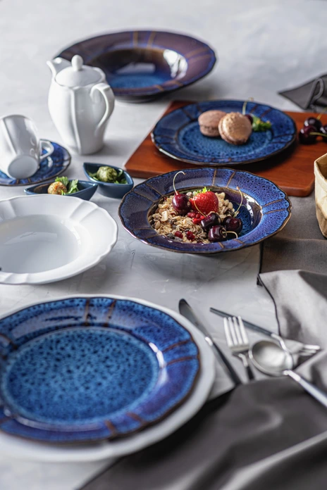 VEGA Amelina Deep Plates, Set of 4, Blue Porcelain, 27 cm Diameter, 500 ml Capacity, Reactive Glaze with Discreet Relief and Decorative Edges
