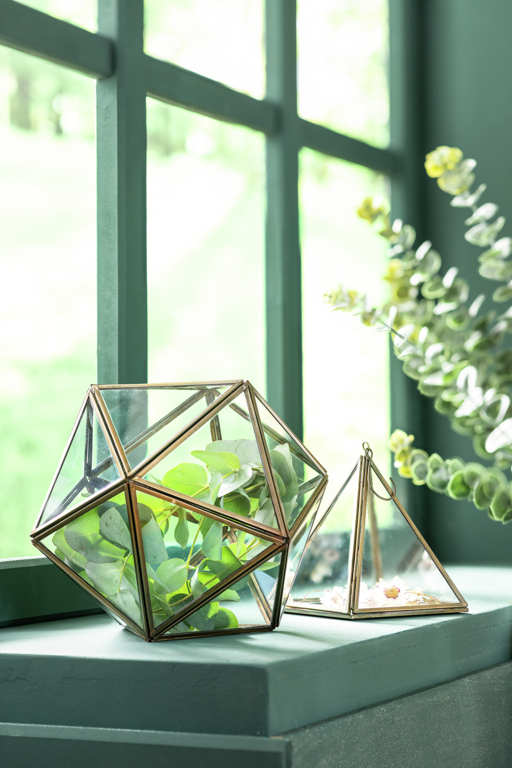 Vega Sunyata Decorative Element, Glass and Metal Pyramid Terrarium and Candle Holder, Gold, 13x13x14 cm, with Hanging Hook