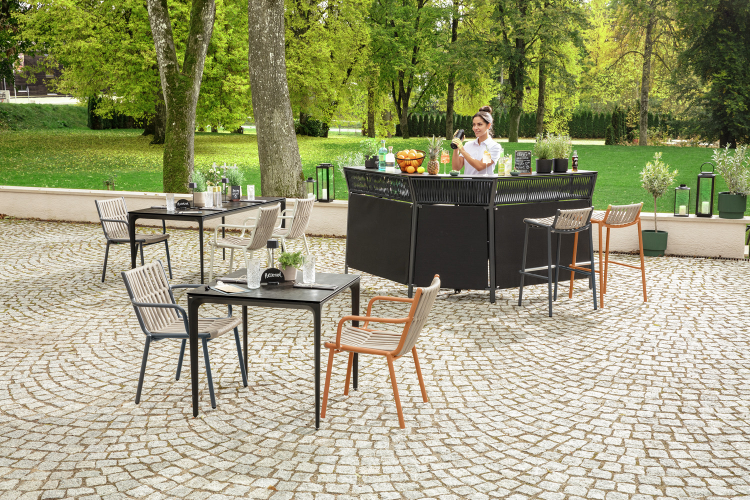 Scaun de exterior pentru catering VEGA Lumaro, cadru din aluminiu vopsit electrostatic, ratan din sfoara cu uscare rapida, stivuibil, set de 2 piese