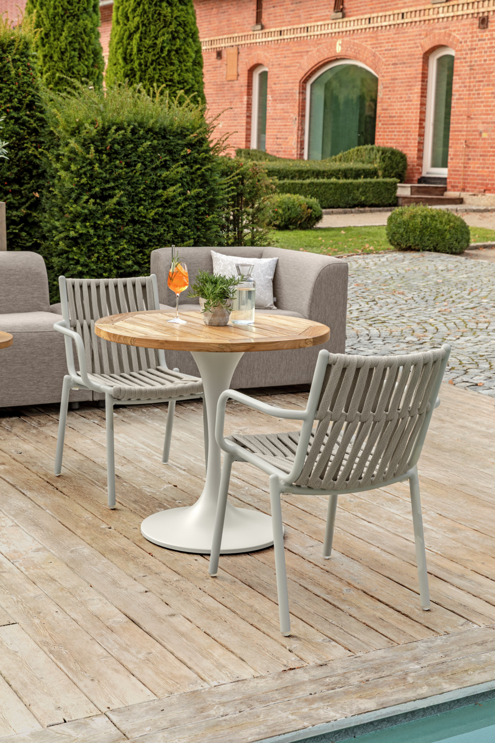 Set de 2 scaune profesionale de exterior VEGA Lumaro, cadru din aluminiu vopsit electrostatic, rachita din sfoara cu uscare rapida, stivuibile, 45x47x81 cm