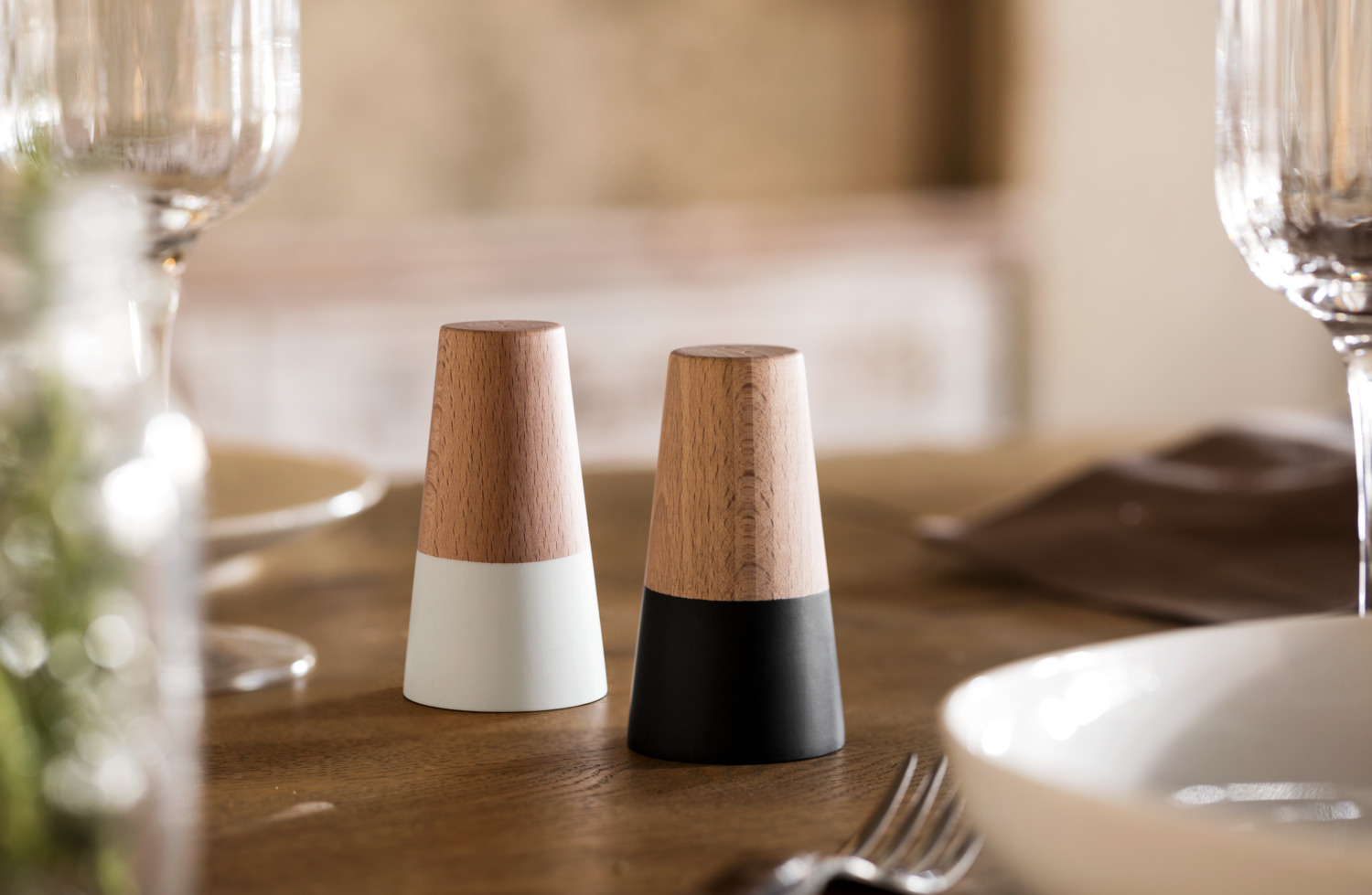 VEGA Kayu Salt and Pepper Shaker Set of 2, Cone-shaped Beech Wood, 5 cm x 9.1 cm