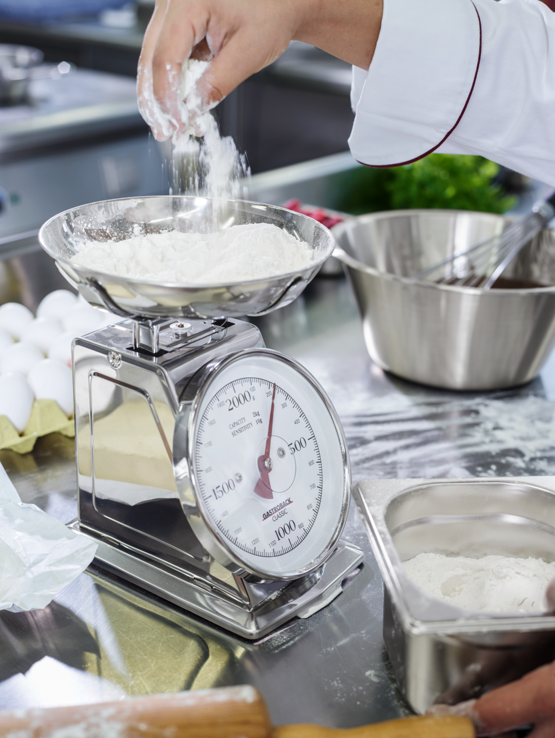 Gastroback Classic 30102 Mechanical Kitchen Scale, 18/10 Polished Stainless Steel, 2kg Capacity, 10g Accuracy, Removable Pan, Silver