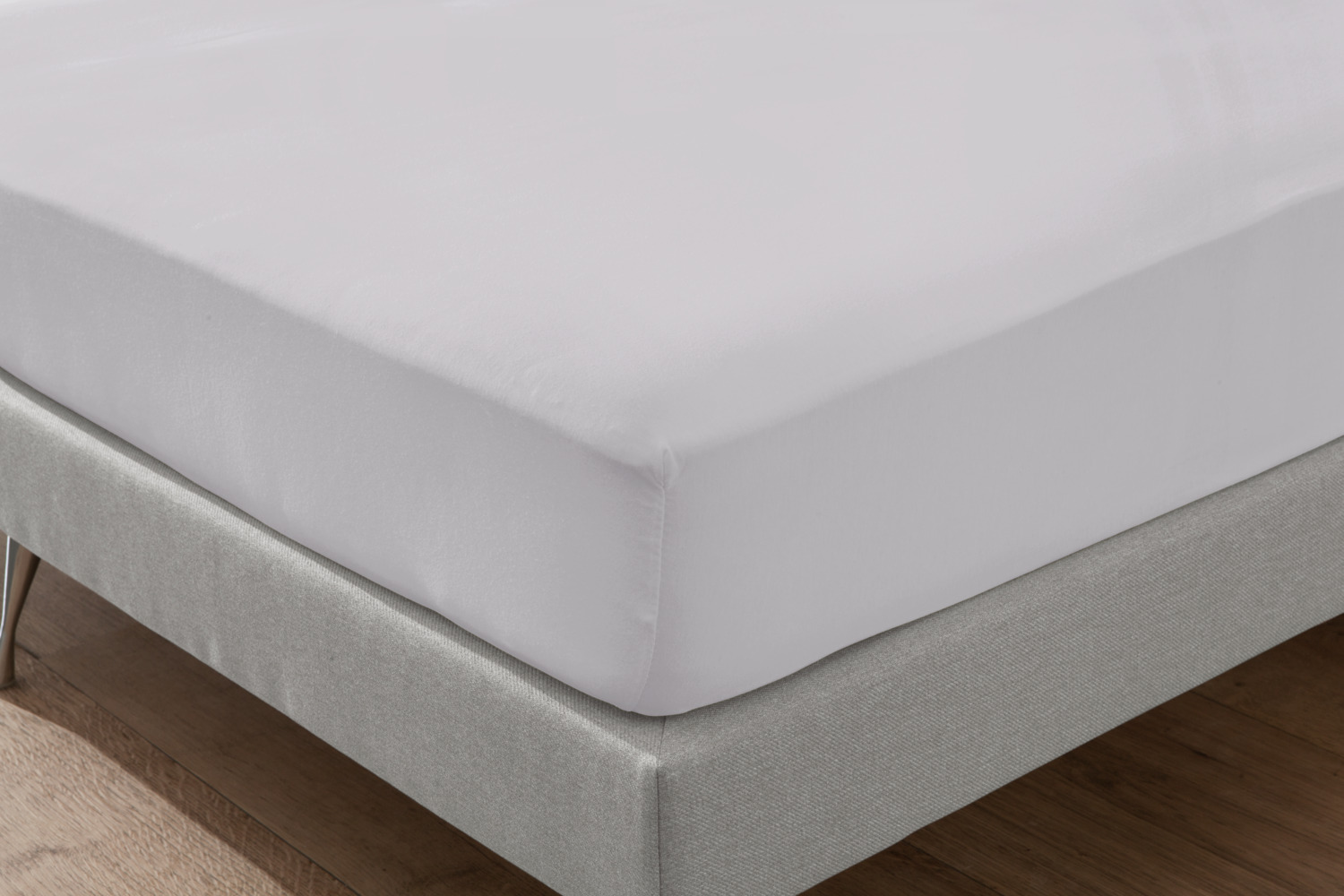 ERWIN M. LUSINI Solutions GmbH Fitted sheet Jersey Spannbettlaken Jersey Fitted sheet Jersey; 90-100x190-200 cm (WxL); light-grey; 2 piece / pack Spannbettlaken Jersey; 90-100x190-200 cm (BxL); hellgrau; 2 Stück / Pack 100% cotton. Weight approx. 145 g/m². Available in subtle colours and adaptable sizes: all fitted sheets in the best hotel quality, very durable and suitable for every season. They are quick to cover and fit perfectly. Fitted height 25 cm. 100 % Baumwolle. Gewicht ca. 145 g/m². In dezenten Farben und anpassungsfähigen Größen erhältlich: Alle Spannbetttücher in bester Hotelqualität, sehr langlebig und für jede Jahreszeit geeignet. Sie überzeugen durch schnelles Beziehen und optimalen Sitz. Steghöhe 25 cm.