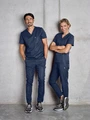 Tunică Medicală Bărbați Jobeline Fabriano, Bluza Scrub cu Guler V și Mânecă Scurtă, Lyocell Tencel și Poliester, Respirabilă și Răcoritoare, cu Buzunar