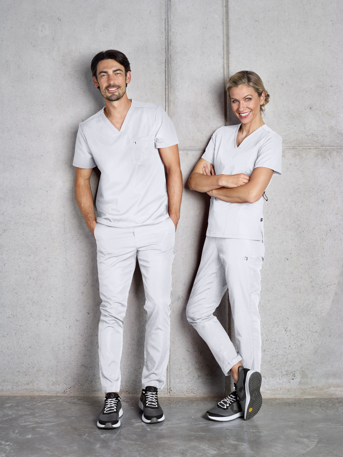 Jobeline Fabriano Men's Tunic, V-Neck Short Sleeve Medical Scrub, Lyocell Tencel and Polyester, Breathable and Skin-Friendly, White