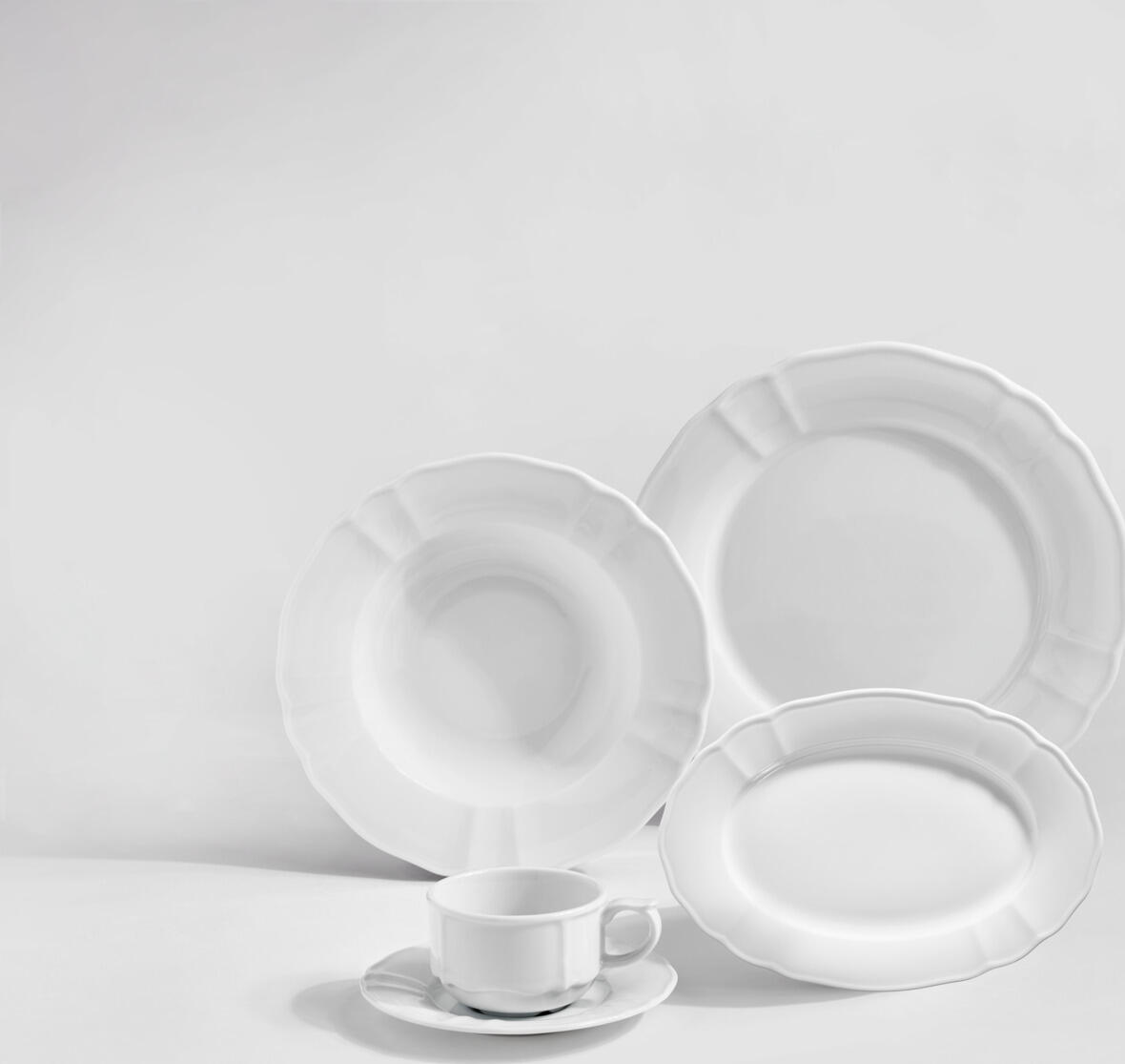 VEGA LUSINI Solutions GmbH Porcelain sample set Amely 5-piece Mustergarnitur Porzellan Amely 5-teilig Porcelain sample set Amely 5-piece; white Mustergarnitur Porzellan Amely 5-teilig; weiß Take advantage of our sample service. The following samples are included: Flat plate Ø 28 cm Deep plate Ø 23 cm Platter 19x28 cm Coffee cup stackable Coffee saucer Sample items are priced with a nominal fee, if you are not satisfied we will refund the nominal fee. Please contact our customer service for this. Nutzen Sie unseren Musterservice. Folgende Muster sind enthalten: Teller flach Ø 28 cm Teller tief Ø 23 cm Platte 19 x 28 cm Kaffeetasse stapelbar Kaffee-Untertasse Musterartikel sind mit einer Schutzgebühr bepreist, bei Nichtgefallen erstatten wir Ihnen die Schutzgebühr zurück. Bitte nehmen Sie hierzu Kontakt zu unserem Kundenservice auf.
