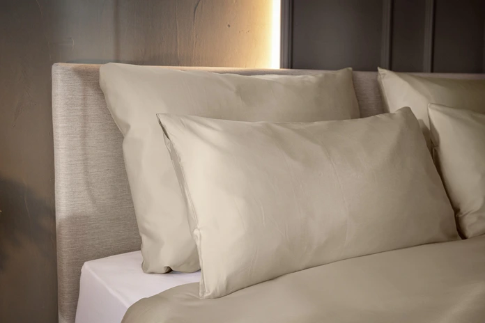 LUSINI Scalea Pillowcase, 100% Cotton Fine Satin, 300 TC, 50 x 70 cm, Beige, Hotel Side Fastening, OEKO-TEX Standard 100 Certified