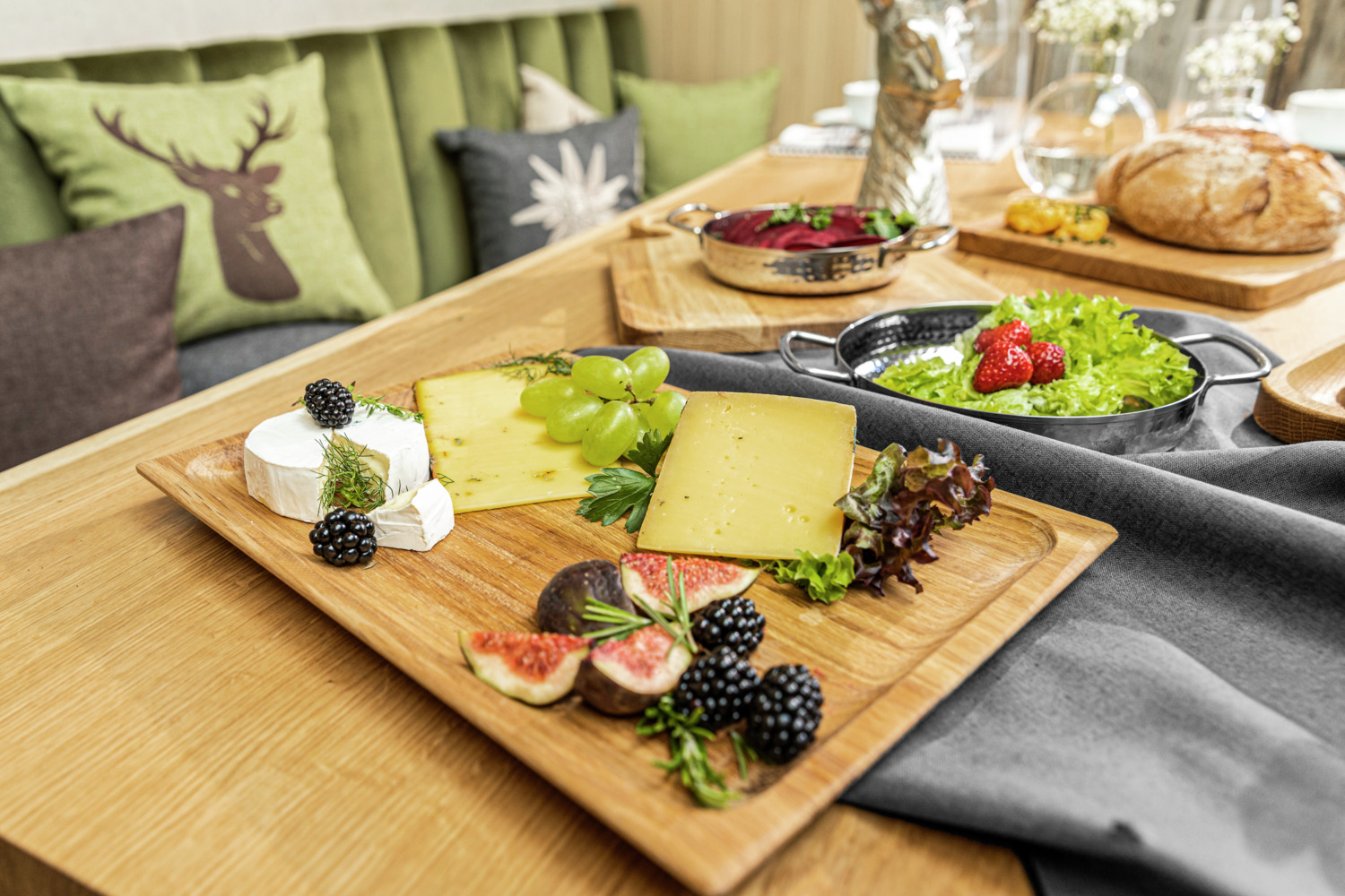 VEGA Olona Serving Board, Oiled Oak Wood Rectangular Platter, Food Safe, 35.5 x 25.5 x 2 cm
