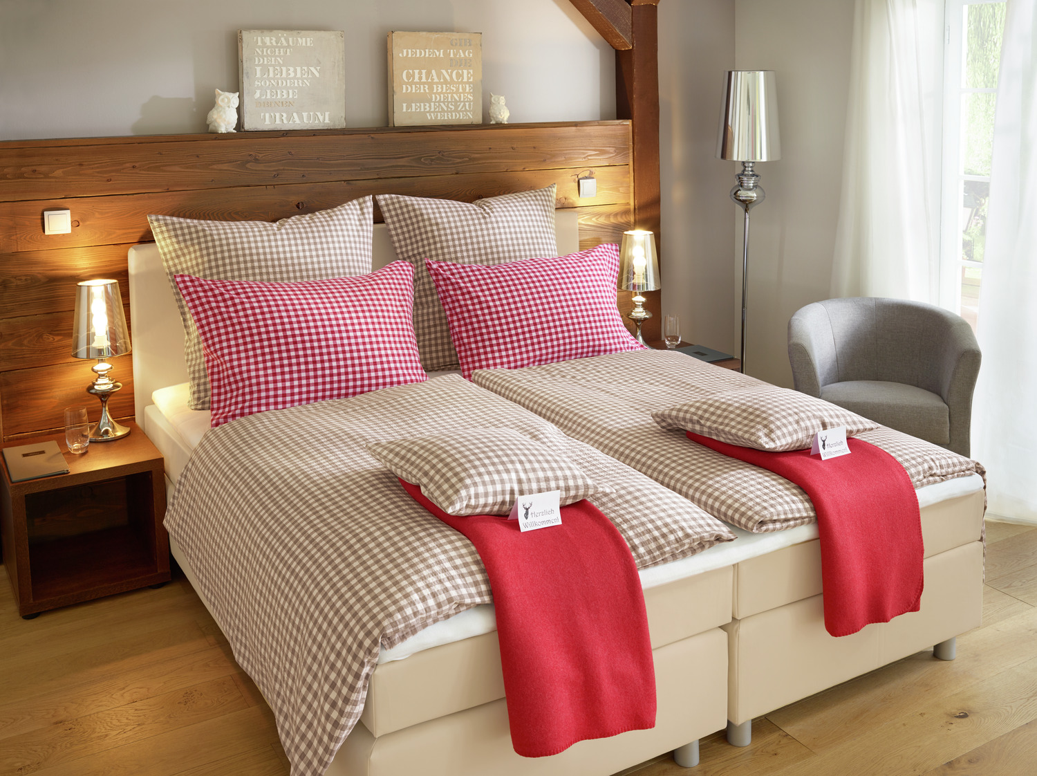 Material ERWIN M. Tux din bumbac 100% mercerizat, model carouri traditional, latime 170 cm, rezistent si usor de intretinut, certificat OEKO-TEX