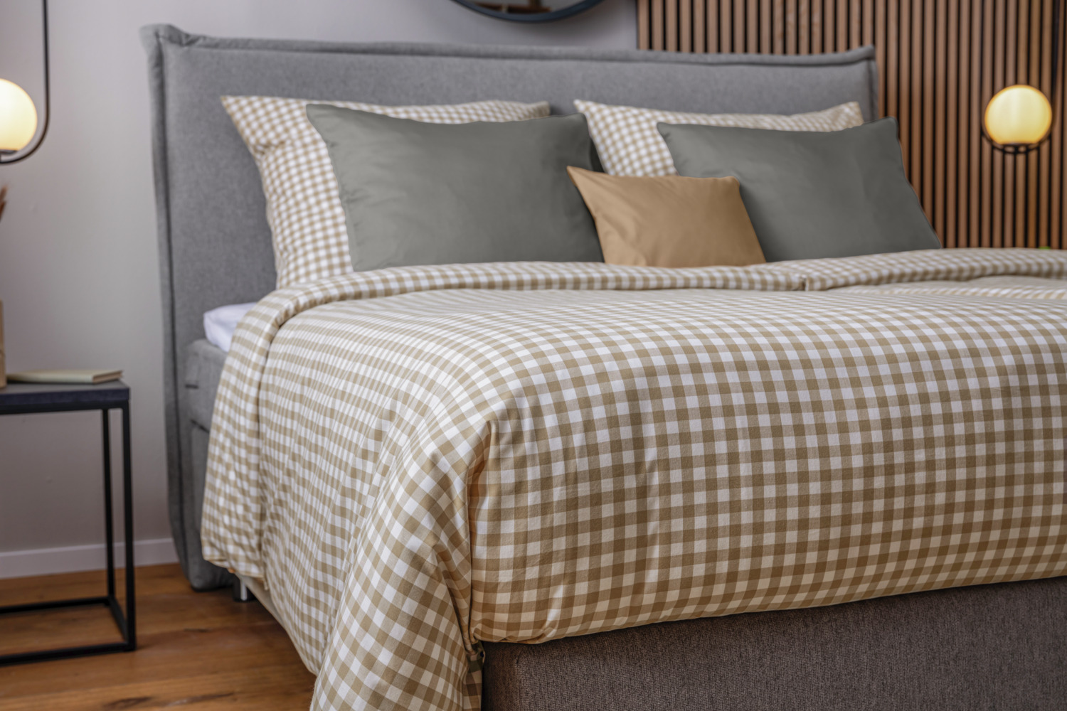 Material ERWIN M. Tux din bumbac 100% mercerizat, model carouri traditional, latime 170 cm, rezistent si usor de intretinut, certificat OEKO-TEX