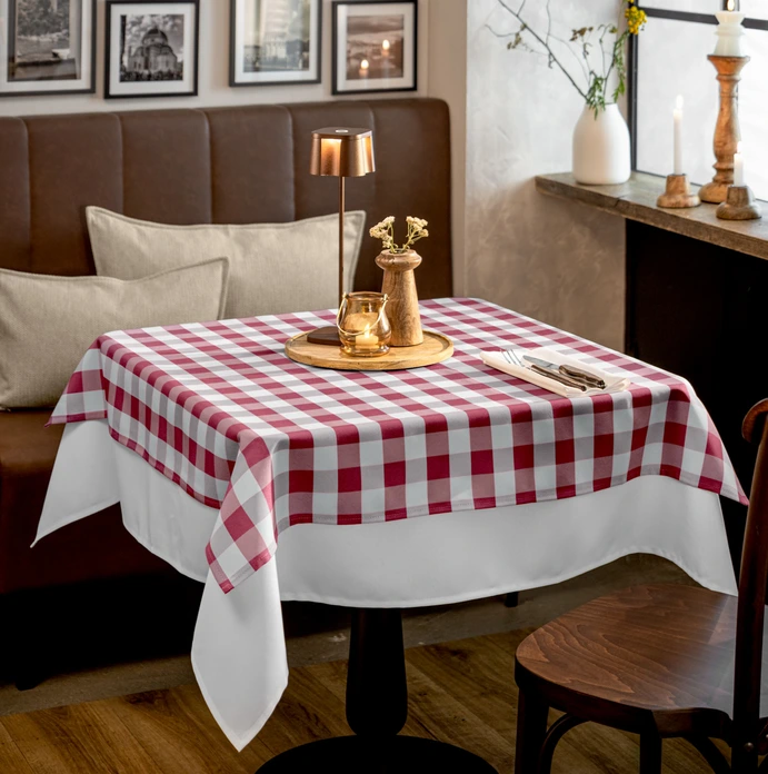 Fata de masa patrata ERWIN M. LUSINI Countryline, 130 x 130 cm, 100% Poliester, Imprimeu Carouri, Burgund, OEKO-TEX Standard 100, Durabila si Ușor de Intretinut