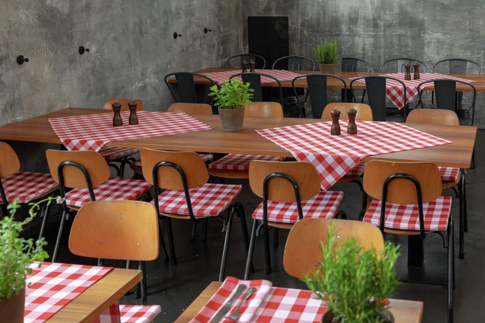 LUSINI Countryline Square Tablecloth, 100% Polyester, 80 x 80 cm, Red Check Plaid Pattern, Durable and Easy Clean, OEKO-TEX Standard 100