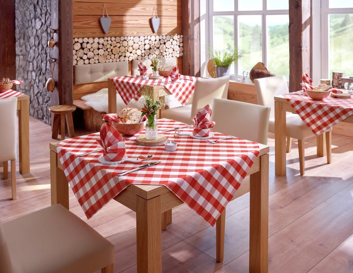 Fața de masă pătrată LUSINI Countryline, 130 x 130 cm, 100% Poliester, Model Caro Roșu, Certificare OEKO-TEX Standard 100, Durabilă și Ușor de Întreținut