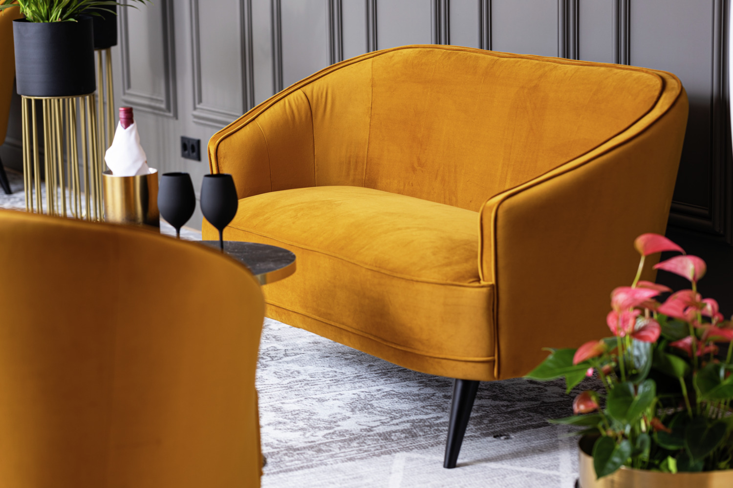 VEGA Garbo 2-Seater Sofa, Golden Velvet Fabric, Black Lacquered Beech Wood Legs, 150 cm Width, Elegant Quilting, Indoor Use