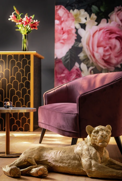 VEGA Garbo 2-Seater Sofa, Violet Velvet Polyester Cover, Black Lacquered Beech Wood Legs, 150x75x84 cm, Elegant Quilting, Indoor Use