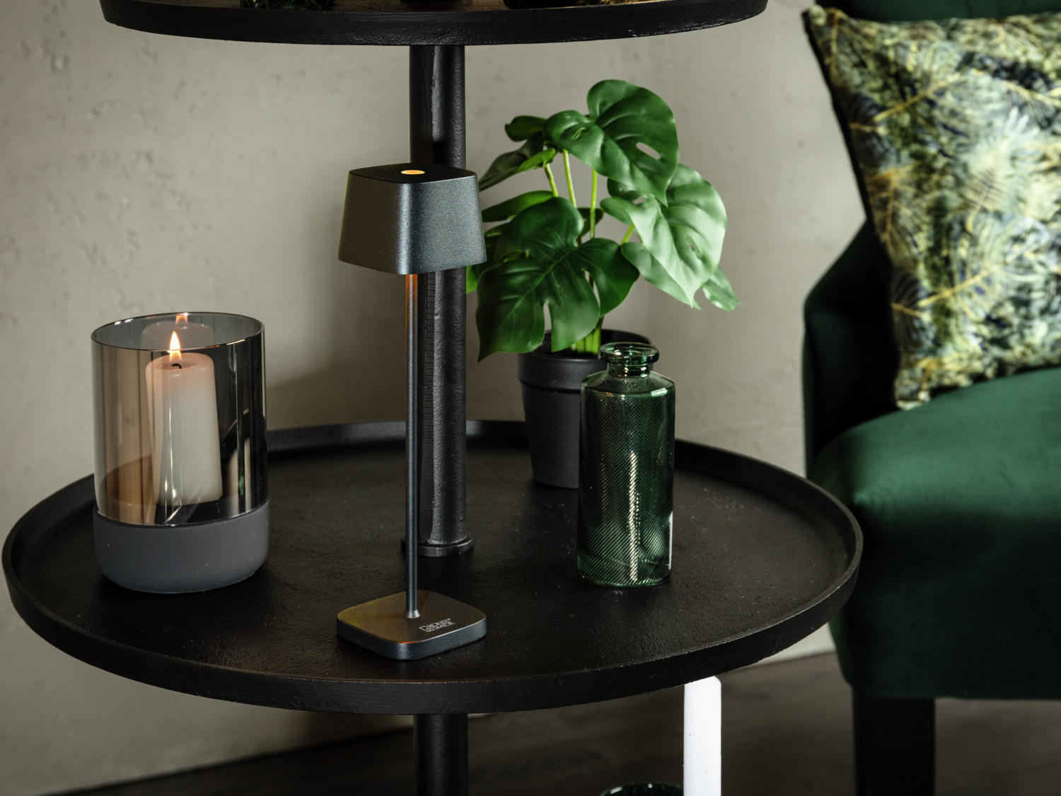 Lampa de masa Konstsmide Capri Mini-LED, Neagra, Rezistenta la intemperii IP54, Lumina calda dimabila, Reincarcabila USB-C, Interior si Exterior, 6.7x20 cm