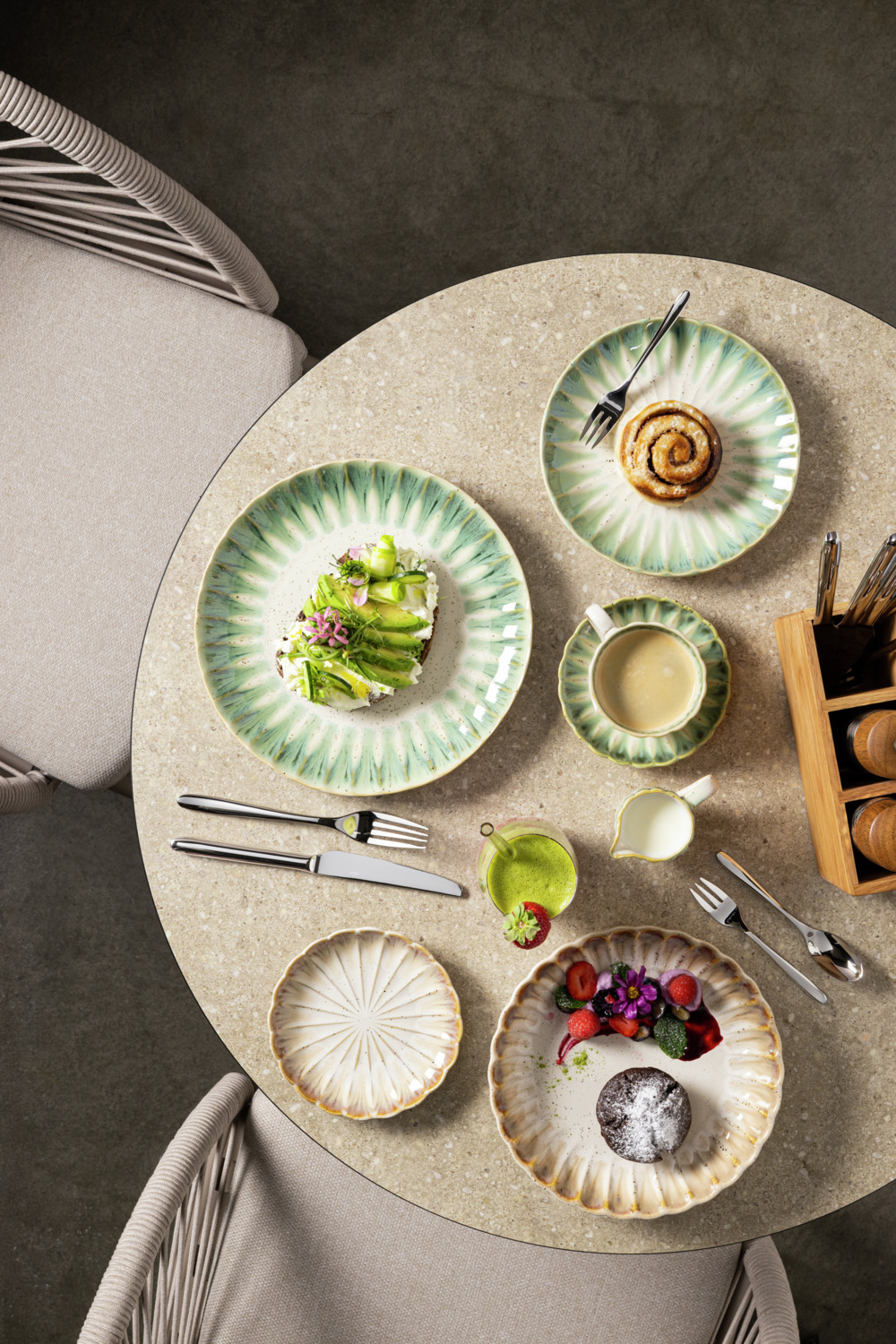 Set de 4 farfurii plate VEGA Flora, porțelan durabil, diametru 33.8 cm, verde/bej, design cu relief floral pentru catering profesional și restaurante