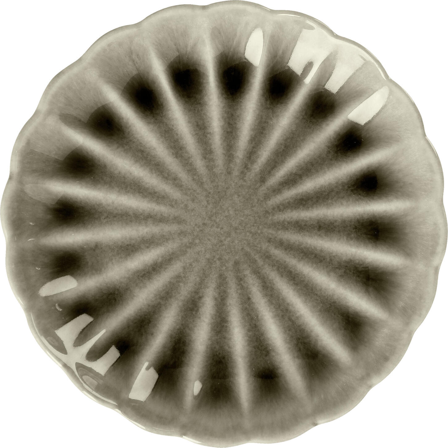 VEGA LUSINI Solutions GmbH Plate Flora flat Teller Flora flach Plate Flora flat; 15.2x2.3 cm (ØxH); grey; round; 6 piece / pack Teller Flora flach; 15.2x2.3 cm (ØxH); grau; rund; 6 Stück / Pack The porcelain plates in the Flora range have been developed to meet the high standards of modern catering establishments and support a professional, visually appealing presentation of food. The distinctive relief design, inspired by the shape of a blossoming flower, lends each plate an elegant texture and deliberately draws attention to the dish – without dominating the presentation. A key design feature of the range is the size-dependent relief patterns. On smaller plates, the delicate relief extends further towards the centre of the plate, creating an overall understated and delicate effect. Larger sizes, particularly the 33 cm plate, feature the relief more prominently at the rim, creating a striking frame – ideal for expressive plating and signature dishes. These differences are a deliberate part of the design and do not constitute a quality variation. Made from durable porcelain, the plates are designed for intensive use in restaurant, hotel and catering environments. The Flora range enables a cohesive yet vibrant table setting and is suitable for both fine-dining concepts and high-quality, modern catering formats. Advantages & Features: * Porcelain plates for professional catering use * Floral relief design with deliberately varying detail depending on plate size * A harmonious balance between form and function * Suitable for starters, main courses and creative plating * Durable, catering-grade porcelain * Suitable for use in restaurants, hotels, catering and fine dining **Storage instructions:** Due to the distinctive flower-shaped design, we recommend stacking no more than 8 plates with a diameter of approx. 33.8 cm on top of one another. This helps to avoid excessive weight stress and supports the long-term durability of the product. Die Porzellan?Teller der Serie Flora wurden für die hohen Anforderungen moderner Gastronomiebetriebe entwickelt und unterstützen eine professionelle, visuell ansprechende Speisenpräsentation. Das charakteristische Reliefdesign, inspiriert von der Form einer sich öffnenden Blume, verleiht jedem Teller eine elegante Struktur und rückt das Gericht bewusst in den Mittelpunkt – ohne die Präsentation zu dominieren. Ein zentrales Gestaltungsmerkmal der Serie sind die größenabhängigen Reliefausprägungen. Bei kleineren Tellern zieht sich das feine Relief weiter in die Tellermitte und wirkt insgesamt zurückhaltend und filigran. Größere Formate, insbesondere der 33?cm?Teller, setzen das Relief stärker am Rand ein und erzeugen eine markante Rahmung – ideal für ausdrucksstarke Platings und Signature Dishes. Diese Unterschiede sind bewusst Teil des Designs und stellen keine Qualitätsabweichung dar. Gefertigt aus langlebigem Porzellan sind die Teller auf den intensiven Einsatz im Restaurant?, Hotel? und Cateringumfeld ausgelegt. Die Serie Flora ermöglicht ein einheitliches, dennoch lebendiges Tischkonzept und eignet sich sowohl für Fine?Dining?Konzepte als auch für hochwertige, moderne Gastronomieformate. Vorteile & Eigenschaften: * Porzellan?Teller für den professionellen Gastronomieeinsatz * florales Reliefdesign mit bewusst variierender Ausprägung je Tellergröße * harmonische Balance zwischen Struktur und Funktion * geeignet für Vorspeisen, Hauptgerichte und kreative Platings * langlebiges, gastronomietaugliches Porzellan * einsetzbar in Restaurant, Hotel, Catering und Fine Dining **Hinweis zur Lagerung:** Aufgrund der besonderen blütenförmigen Gestaltung empfehlen wir, die Teller mit einem Durchmesser von ca. 33,8 cm mit maximal 8 Stück übereinander zu stapeln. Dies hilft, eine übermäßige Gewichtsbelastung zu vermeiden und die langfristige Haltbarkeit des Produkts zu unterstützen.