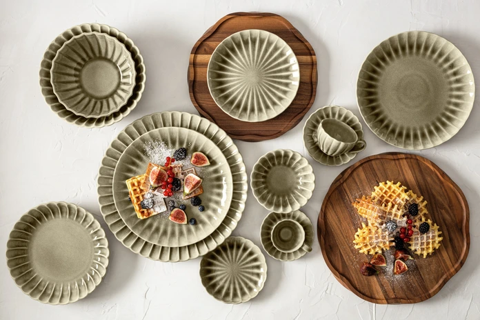 Set de 4 farfurii plate VEGA Flora, porțelan durabil gri, diametru 33.8 cm, design cu relief floral pentru catering profesional și restaurante
