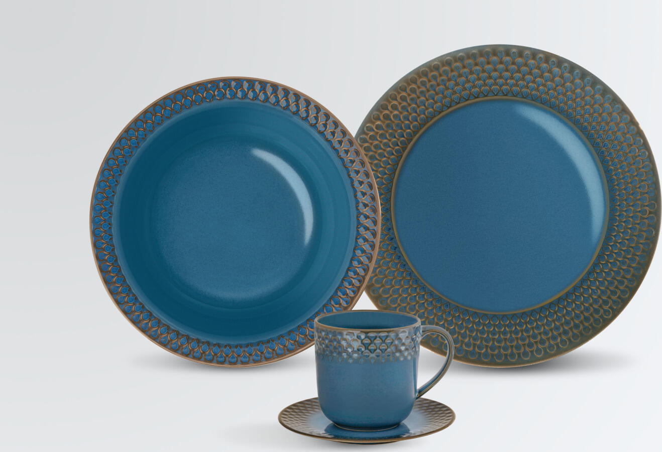 VEGA LUSINI Solutions GmbH Porcelain sample set Aranda 4-piece Mustergarnitur Porzellan Aranda 4-teilig Porcelain sample set Aranda 4-piece; blue Mustergarnitur Porzellan Aranda 4-teilig; blau Take advantage of our sample service. The following samples are included: Flat plate Ø 26.5 cm Deep plate Ø 23.5 cm Mug Combi saucer Sample items are priced with a nominal fee, if you are not satisfied we will refund the nominal fee. Please contact our customer service for this. Nutzen Sie unseren Musterservice. Folgende Muster sind enthalten: Teller flach Ø 26,5 cm Teller tief Ø 23,5 cm Becher-Obertasse Kombi-Untertasse Musterartikel sind mit einer Schutzgebühr bepreist, bei Nichtgefallen erstatten wir Ihnen die Schutzgebühr zurück. Bitte nehmen Sie hierzu Kontakt zu unserem Kundenservice auf.