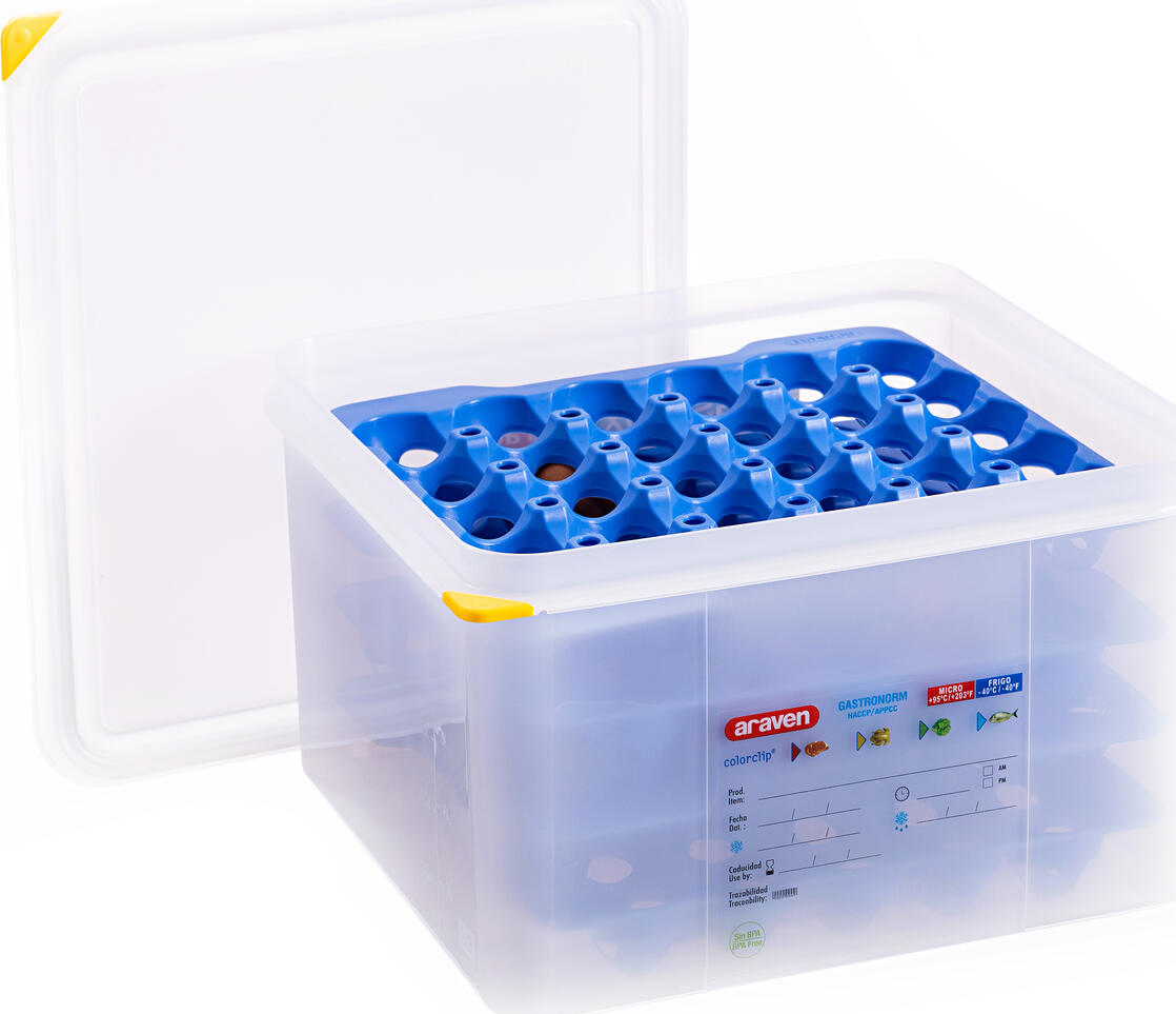 Araven Araven Food Safety innovation Egg box Eierbox GN 2/3 Egg box; size GN 2/3, 25 l, 32.5x35.4x32.5 cm (LxWxD); transparent/blue Eierbox GN 2/3; Größe GN 2/3, 25 l, 32.5x35.4x32.5 cm (LxBxT); transparent/blau Egg box made of food-safe plastic including 4 egg trays. Up to 4 filled egg trays (30 eggs each) can be stacked in the box. Including tightly closing lid. Suitable for storing eggs. Range of application of the box from -40 °C to 90 °C. Egg trays are suitable for dishwasher. With label for traceability of storage, can be labeled with a marker. Please order separately. Eierbox aus lebensmittelechtem Kunststoff inkl. vier Eiertabletts. Bis zu vier befüllte Eiertabletts (á 30 Eier) sind in der Box stapelbar. Inkl. fest schließendem Deckel. Zur Lagerung von Eiern geeignet. Einsatzbereich der Box von -40 °C bis 90 °C. Eiertabletts sind spülmaschinengeeignet. Mit Etikett für die Rückverfolgbarkeit der Einlagerung, beschriftbar mit Marker. Bitte separat bestellen.