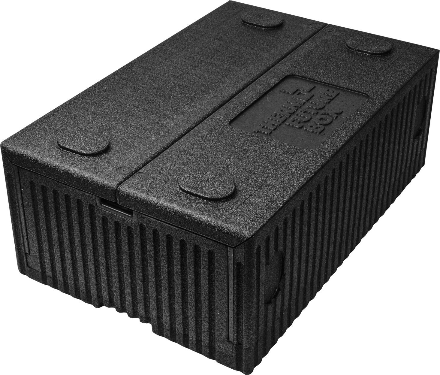 Thermo Future Box Barth GmbH – Thermo Future Box Folding Thermo box GN 1/1 Thermo-Faltbox GN 1/1 Folding Thermo box GN 1/1; 33 l, 60x40x23 cm (LxWxH); black Thermo-Faltbox GN 1/1; 33 l, 60x40x23 cm (LxBxH); schwarz The foldable Thermo box is made of EPP and consists of one piece with a lid. Sealing film hinges ensure the best insulation. Robust surface structure for greater stability. No separate insert parts, as the box is made of one piece from the base to the lid. Slip-resistant, stackable, two recessed grips on the bottom, wall thickness 25 mm. Die faltbare Thermobox besteht aus EPP und ist aus einem Stück mit Deckel. Dichtschließende Filmscharniere sorgen für beste Isolierung. Robuste Oberflächenstruktur für mehr Stabilität. Keine separaten Steckteile, da die Box vom Boden bis zum Deckel aus einem Stück besteht. Rutschfest stapelbar, zwei Griffmulden am Boden, Wandstärke 25 mm.