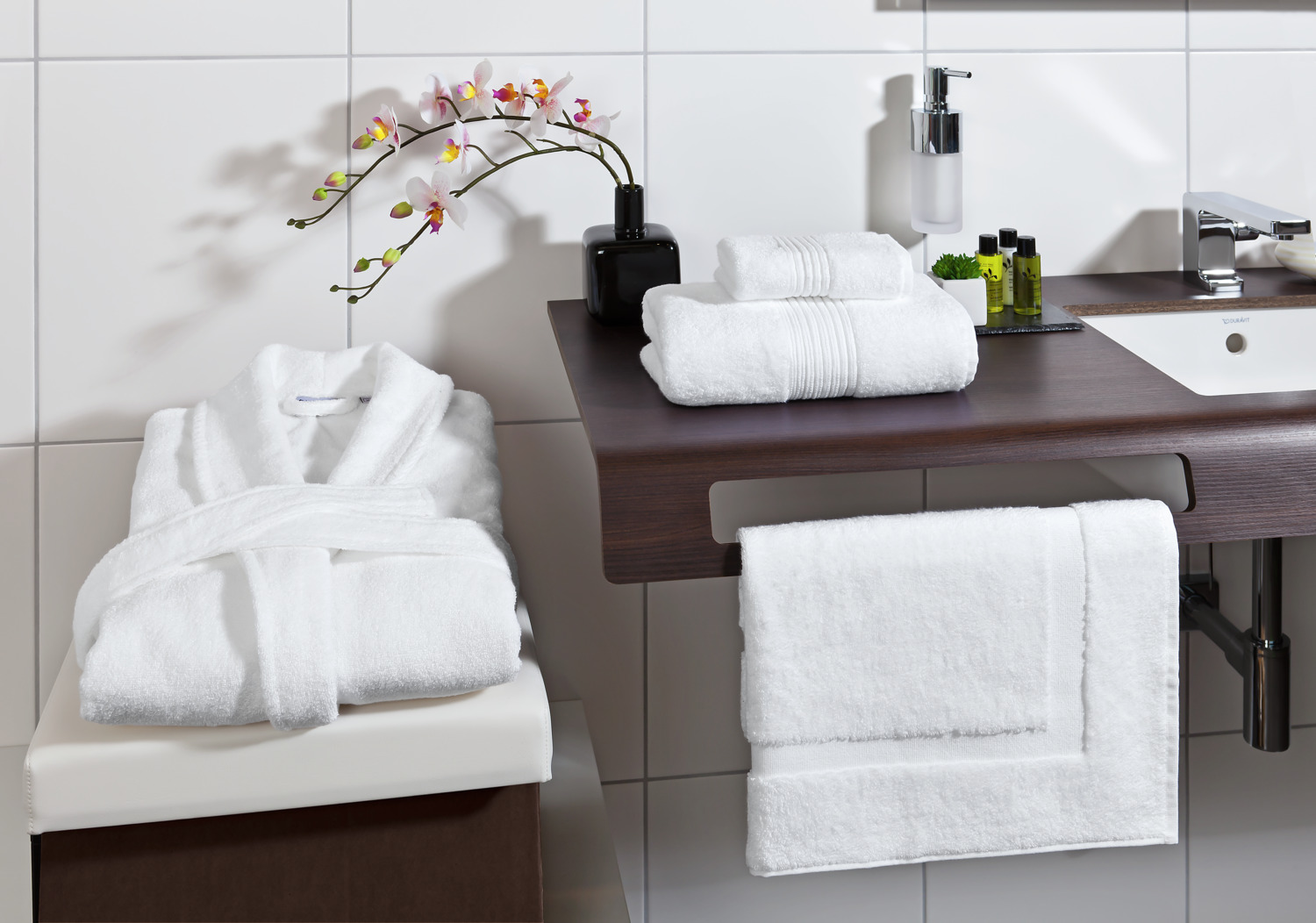 ERWIN M. Motion Bath Mat, 50 x 70 cm, White, 800 g/m² Cotton and Rayon Voluminous Terry, OEKO-TEX Standard 100 Certified