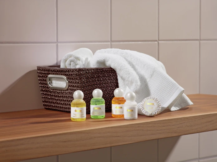 Lotiune de Corp pentru Hotel V-Touch 45ml, Hidratare Nutritiva pH-Neutru Testata Dermatologic pentru Toate Tipurile de Piele, Sticla Reciclata
